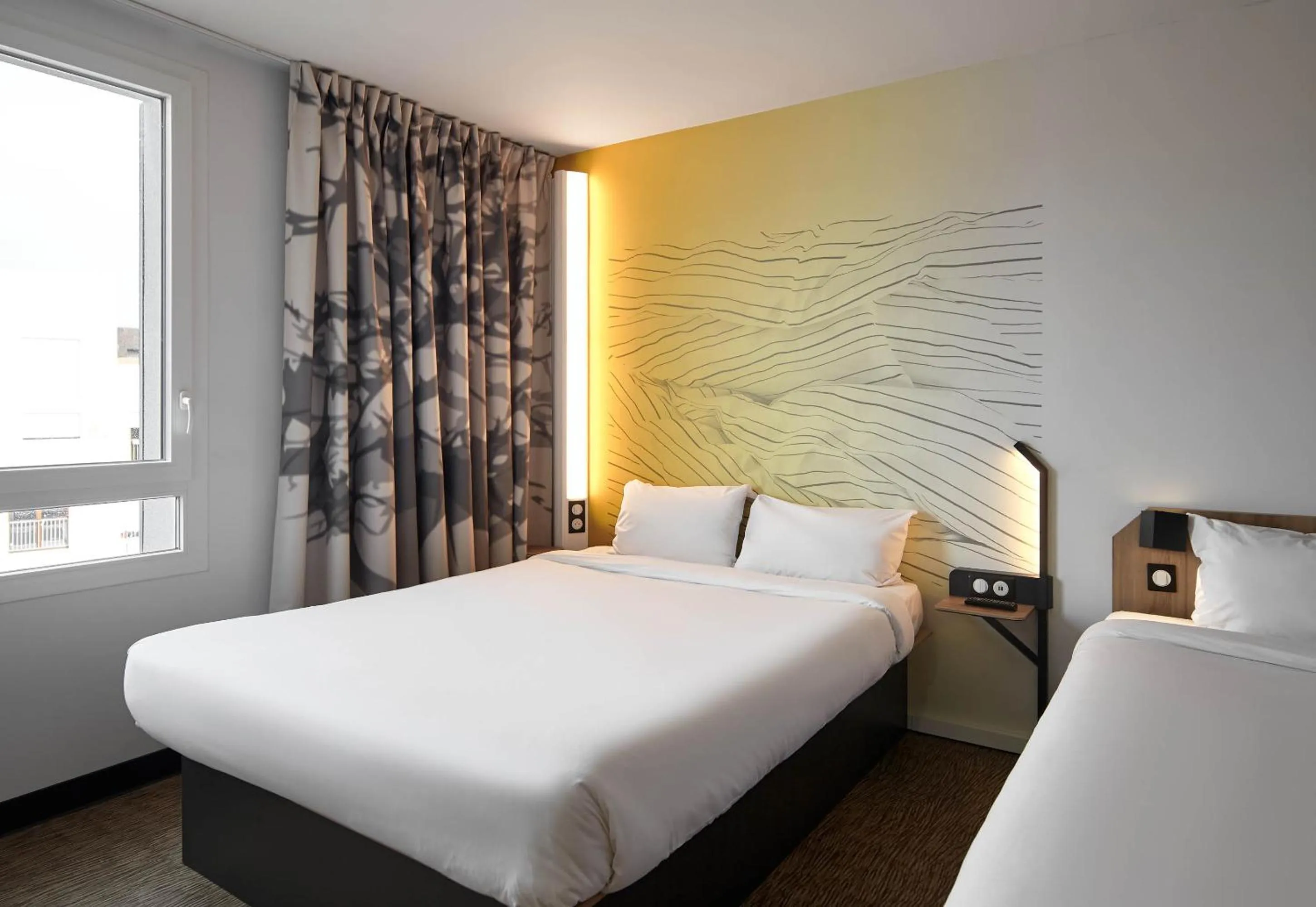 Bedroom, Bed in B&B HOTEL Bois d'Arcy Saint Quentin en Yvelines