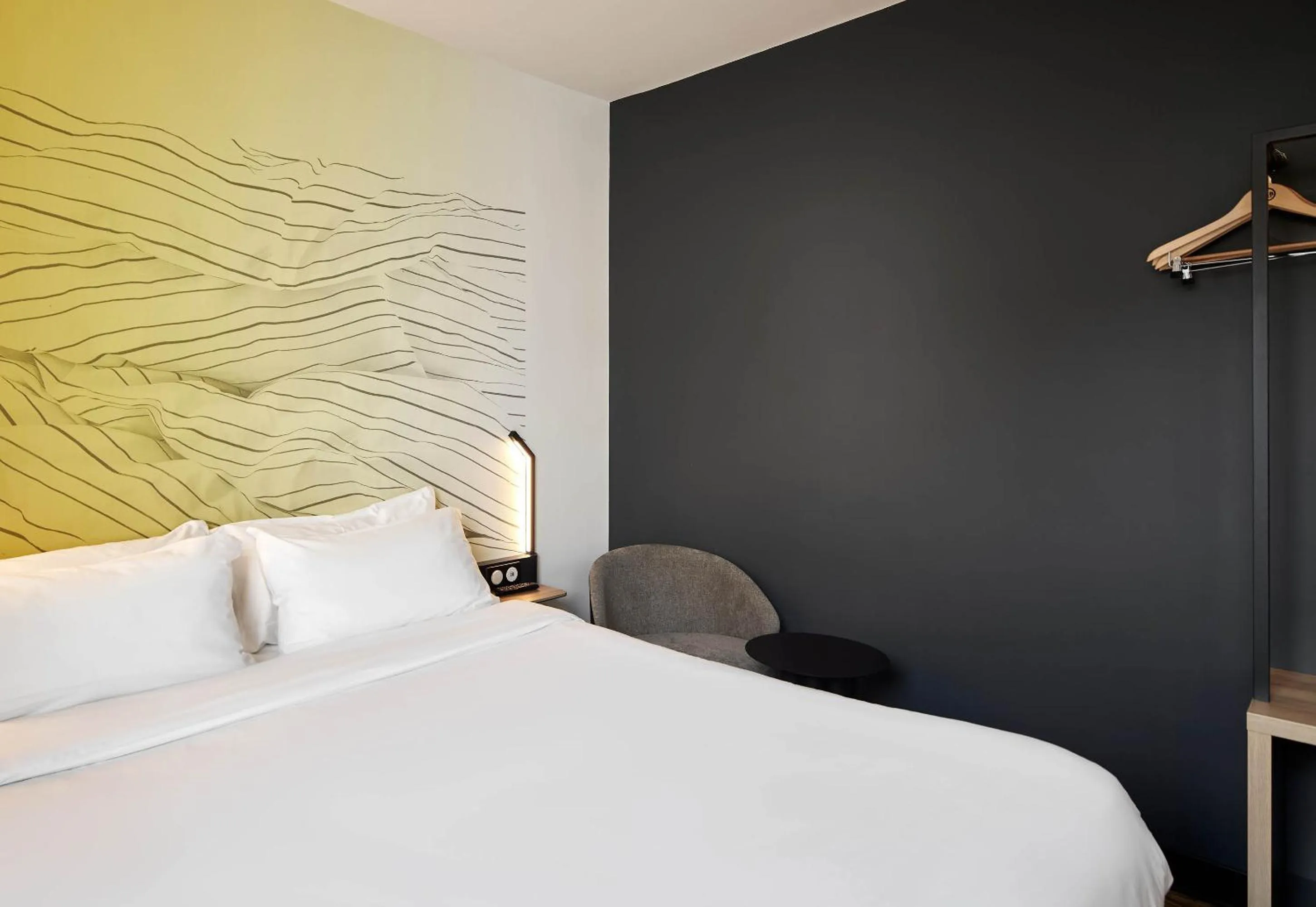 Bedroom, Bed in B&B HOTEL Bois d'Arcy Saint Quentin en Yvelines