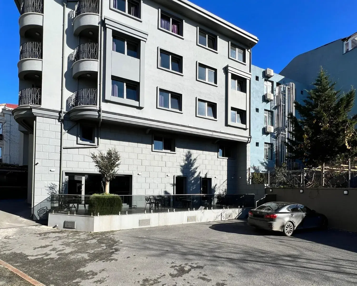 Property building in Eresin Hotels Express Property building in Eresin Hotels Express