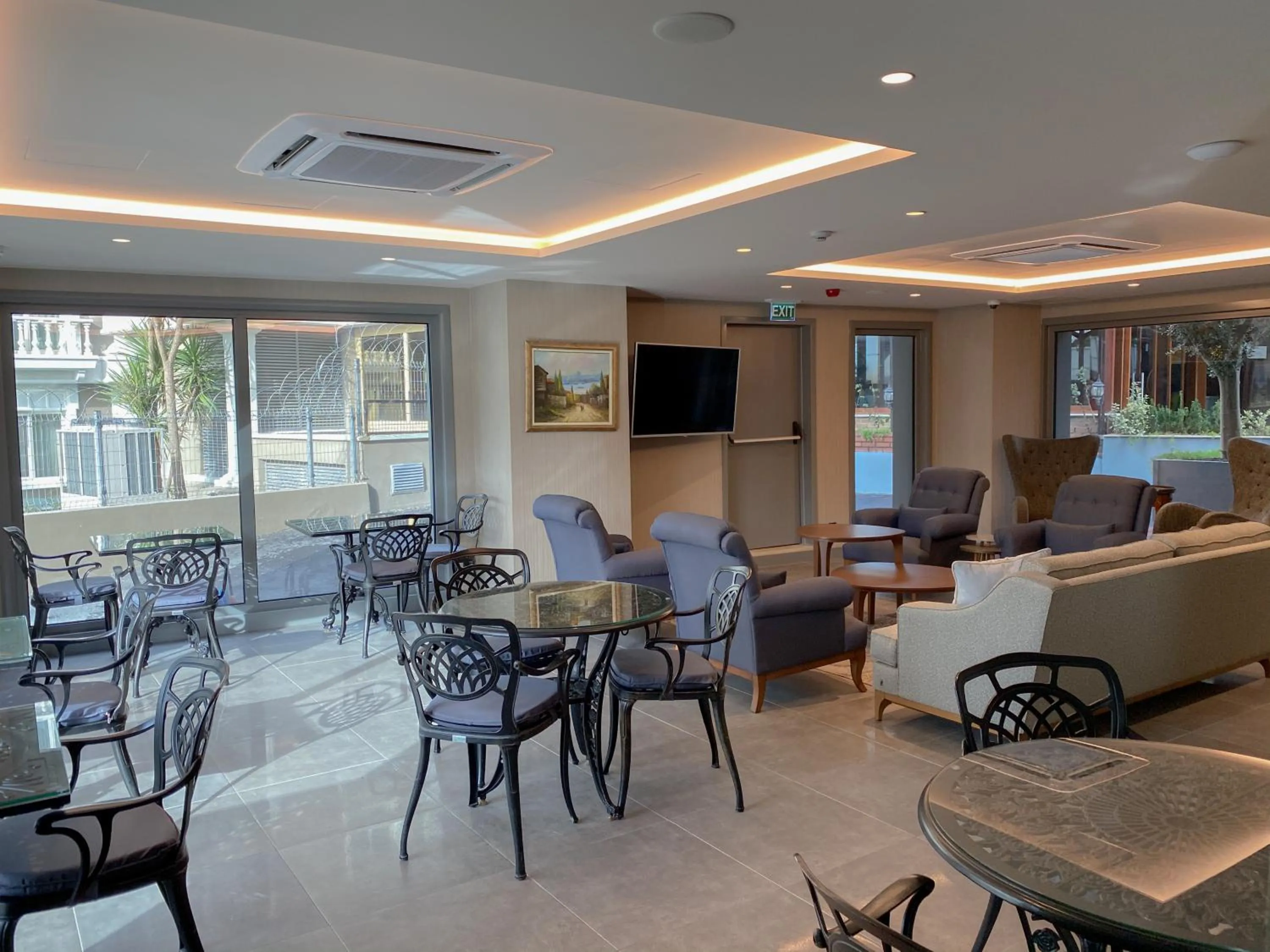 Restaurant/places to eat in Eresin Hotels Express