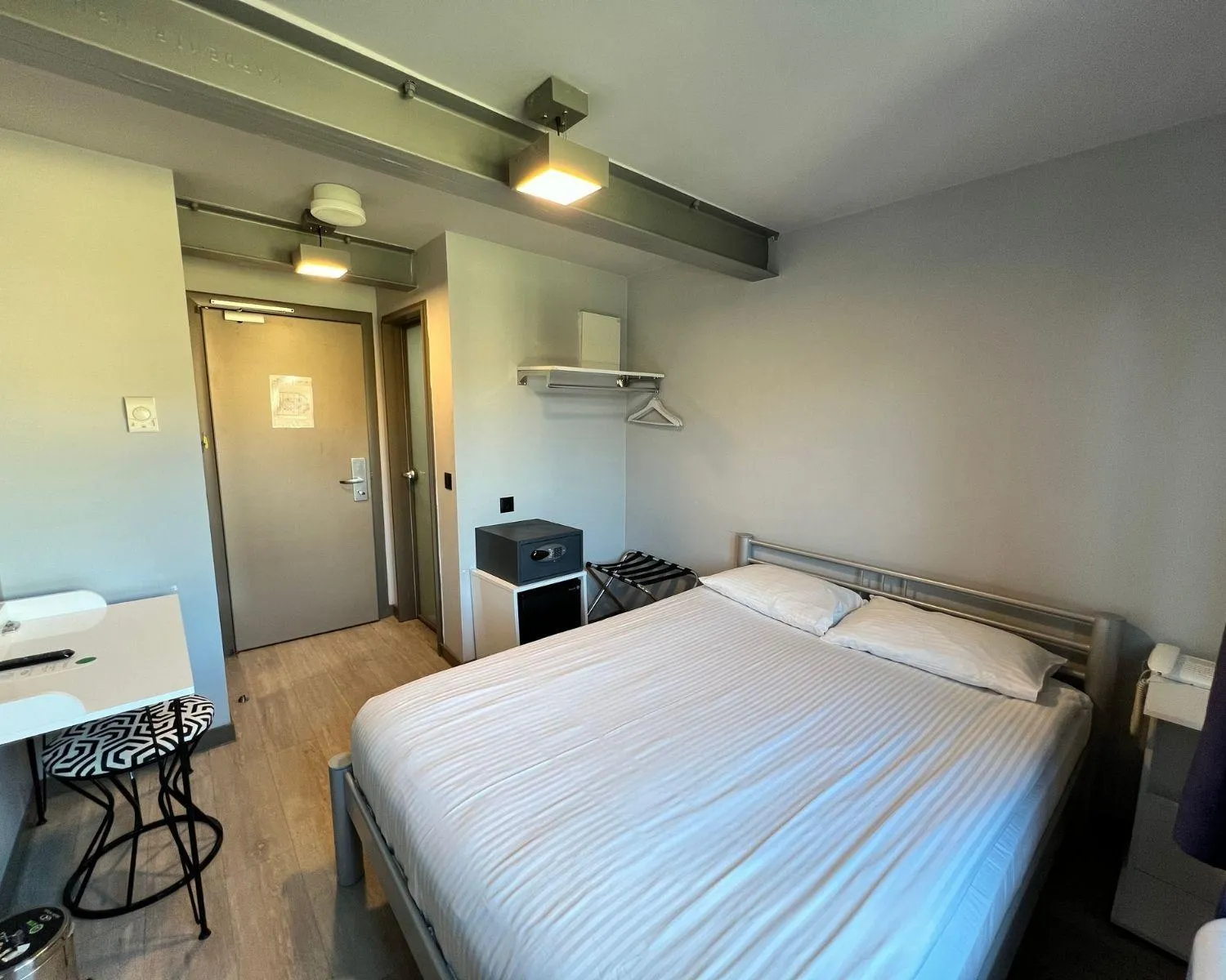 Bed in Eresin Hotels Express