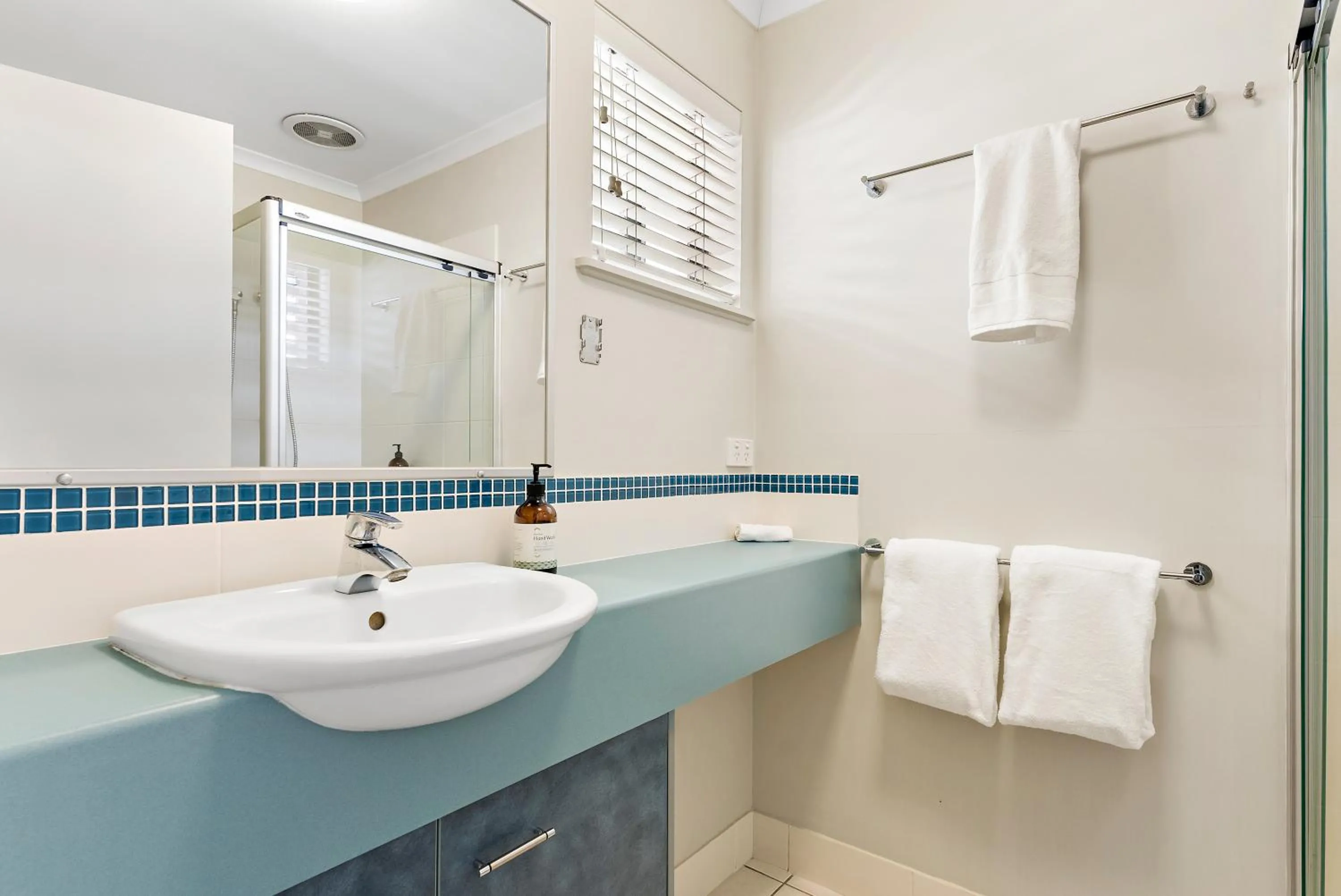Modern & Stylish 2 Bedroom Townhouse