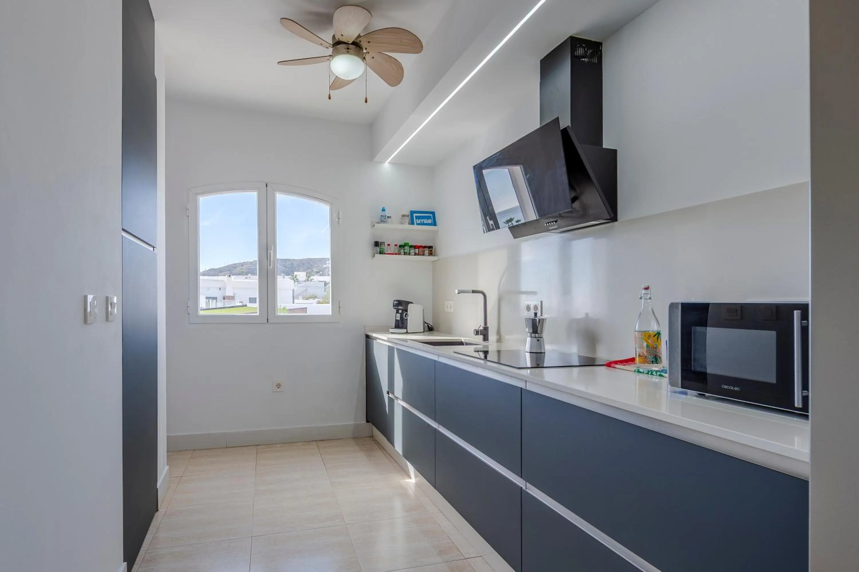 Kitchen or kitchenette in Zahories Córner Mojácar sea views