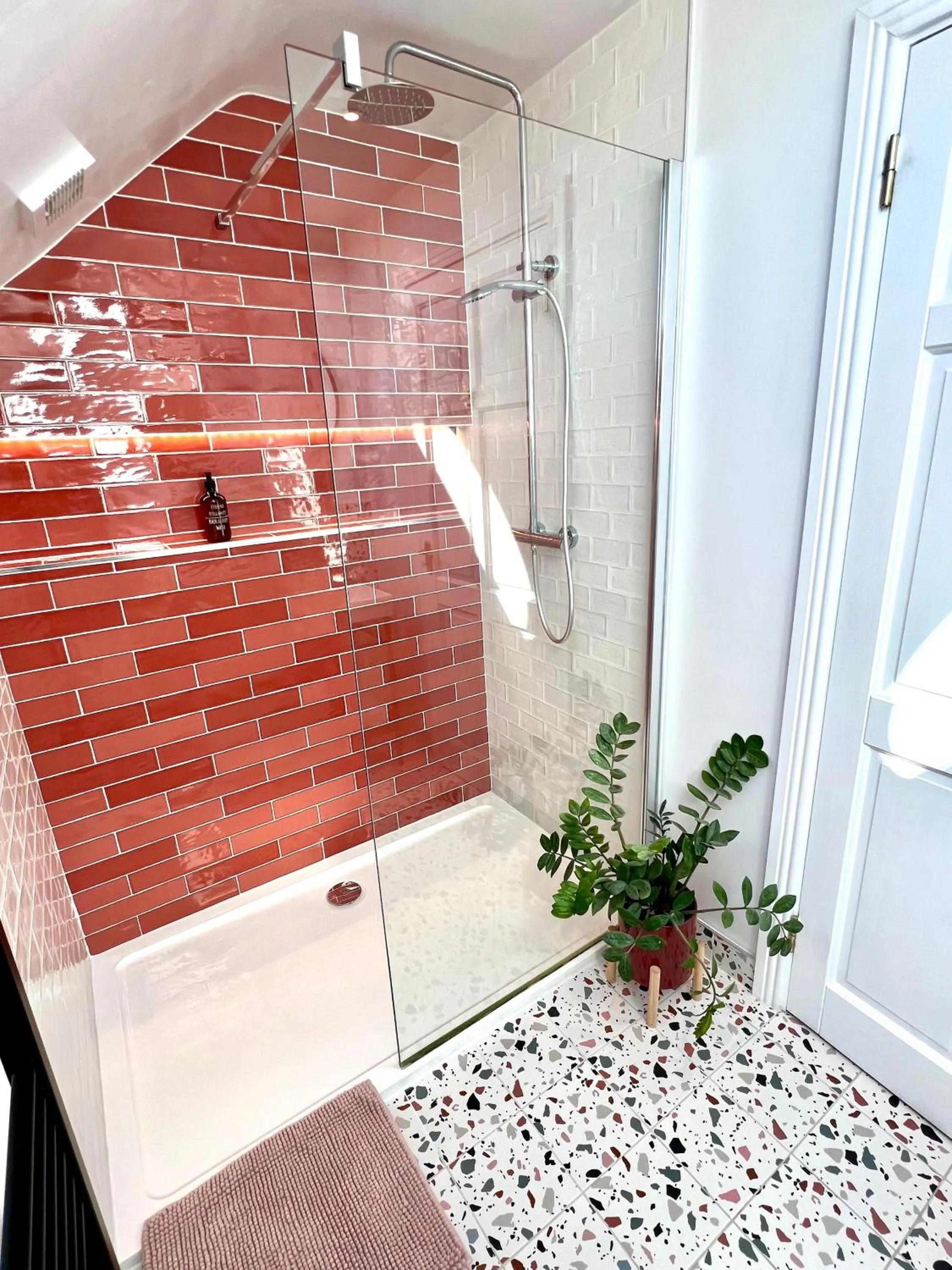 Shower in Thistledown Lodge