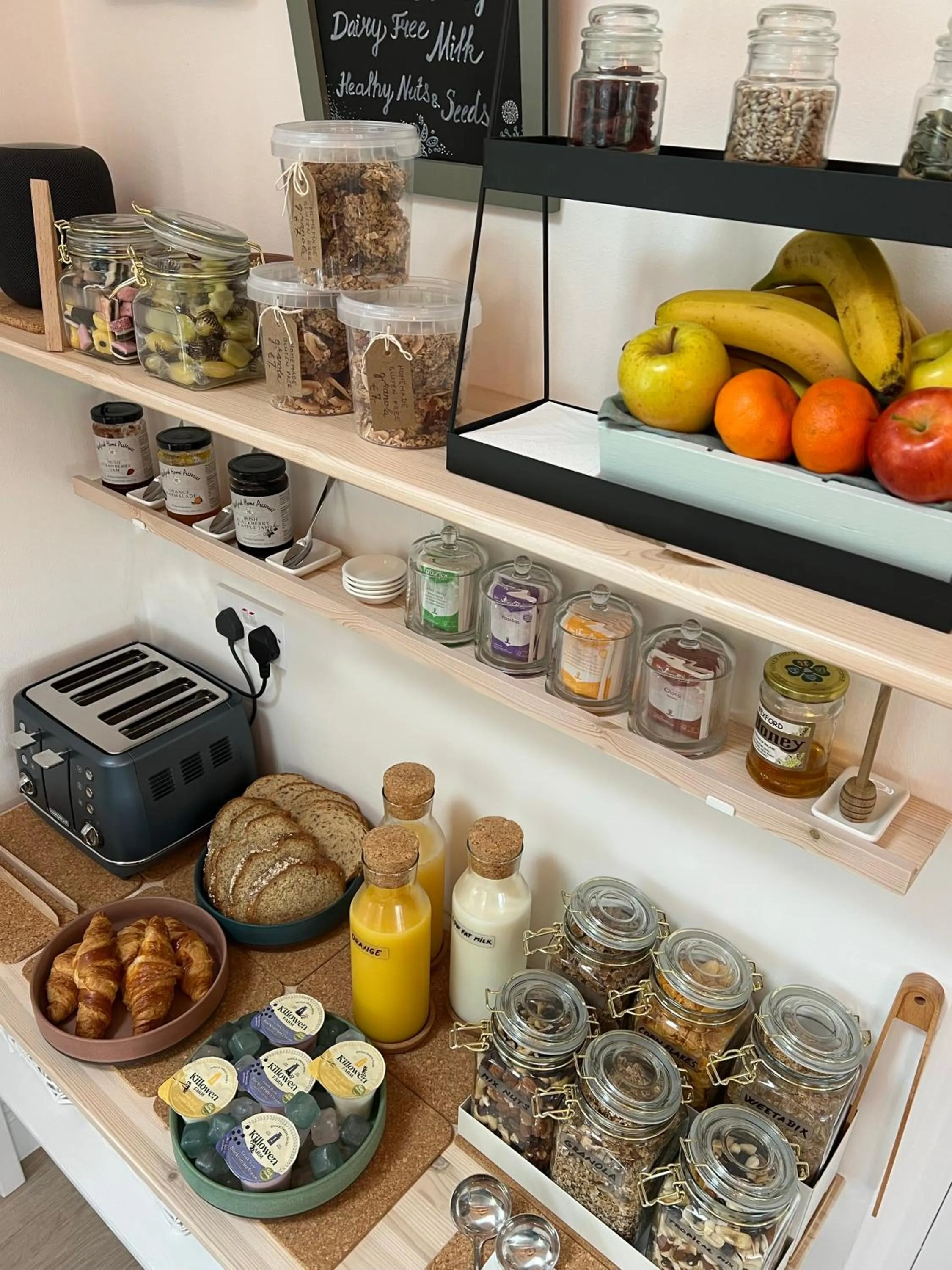 Breakfast in Thistledown Lodge