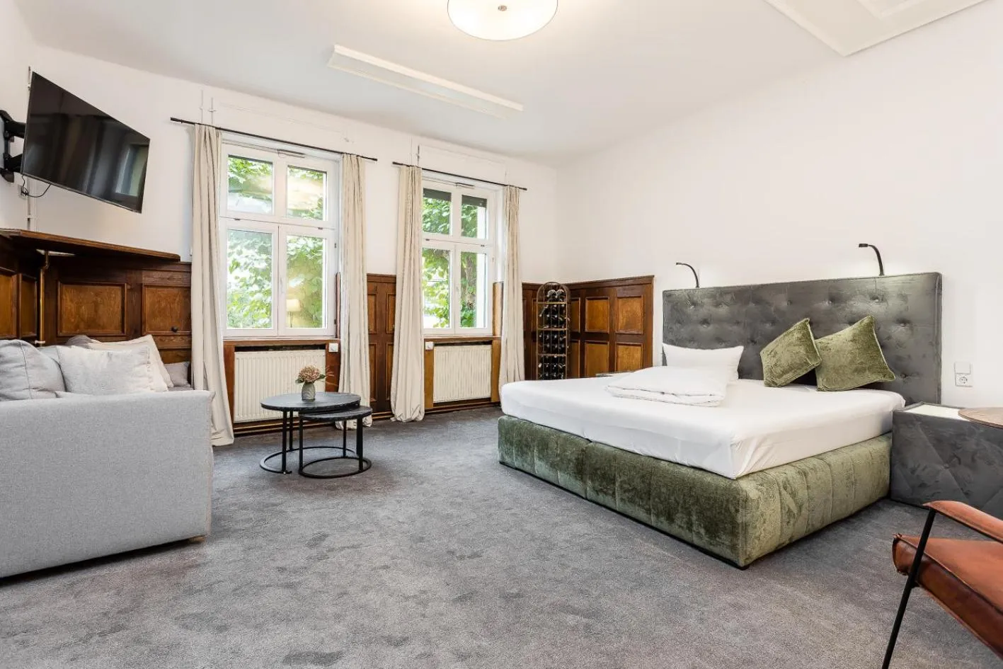 Living room, Bed in Hotel Zur Linde Dein Self Check In