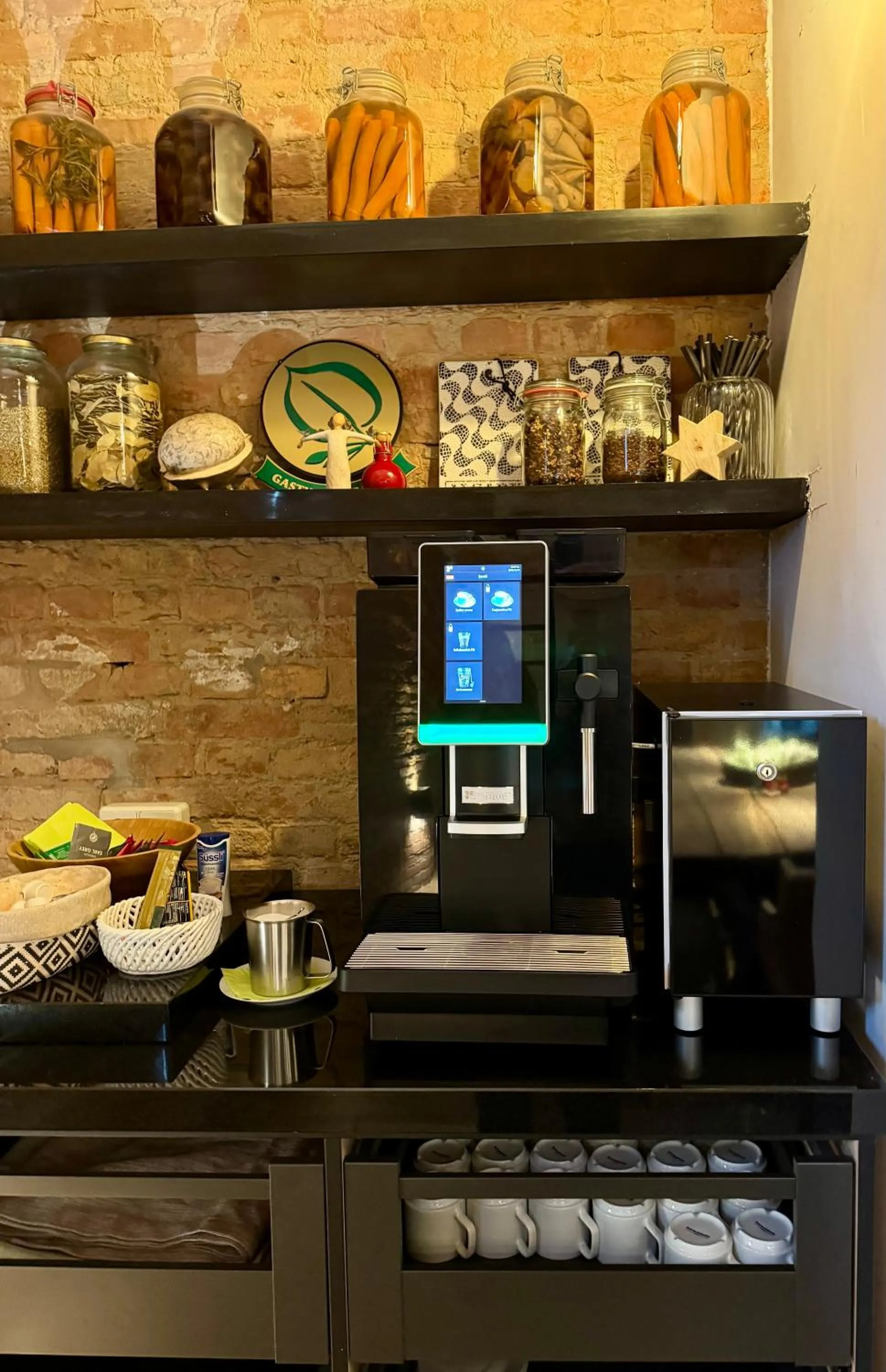 Restaurant/places to eat in Hotel Zur Linde Dein Self Check In