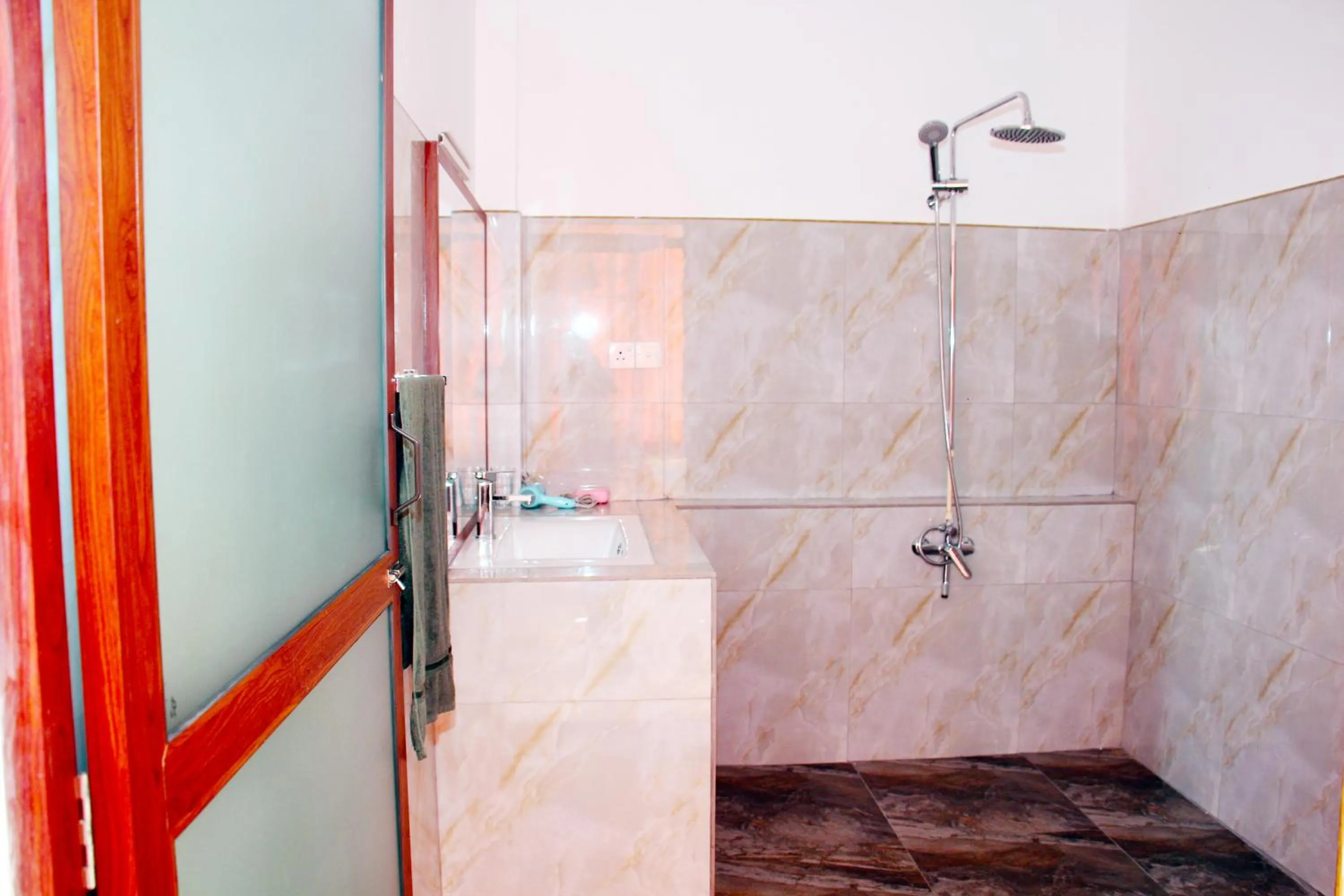 Shower in Paradise Beach Resort & Diving school