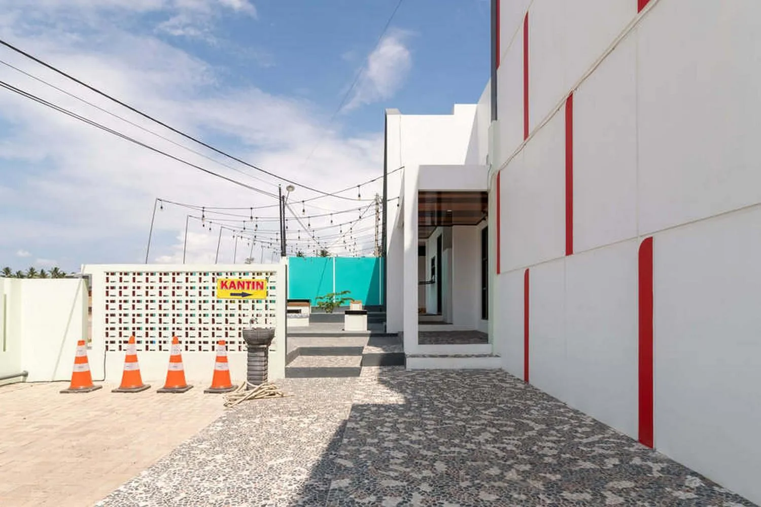 Property building in RedDoorz near Exit Tol Kotabaru ITERA Lampung