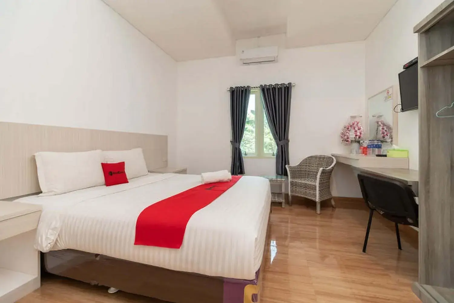 Bedroom, Bed in RedDoorz near Exit Tol Kotabaru ITERA Lampung Bedroom, Bed in RedDoorz near Exit Tol Kotabaru ITERA Lampung