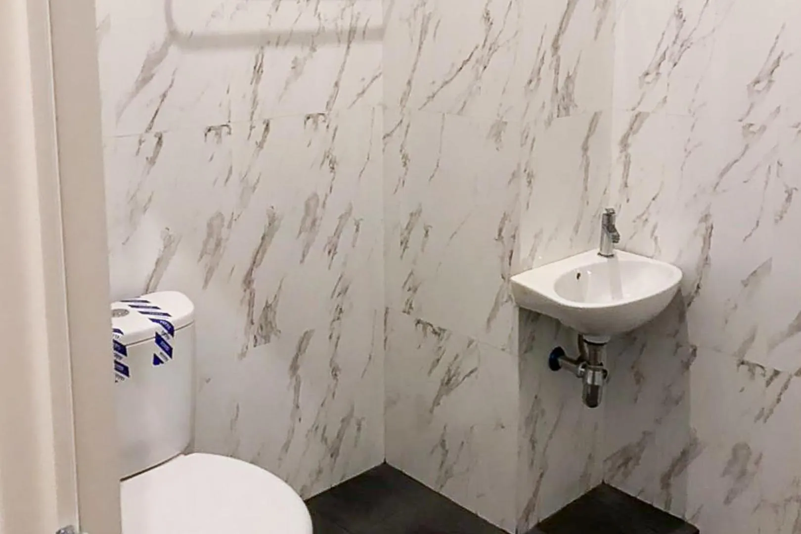 Bathroom in RedDoorz near Exit Tol Kotabaru ITERA Lampung