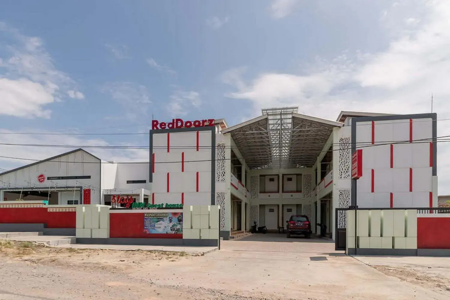 Property building in RedDoorz near Exit Tol Kotabaru ITERA Lampung Property building in RedDoorz near Exit Tol Kotabaru ITERA Lampung