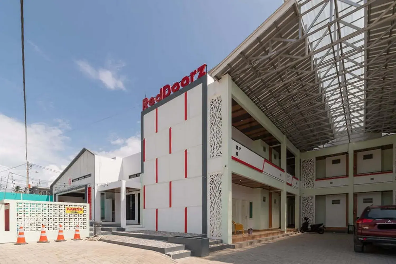 Property building in RedDoorz near Exit Tol Kotabaru ITERA Lampung Property building in RedDoorz near Exit Tol Kotabaru ITERA Lampung