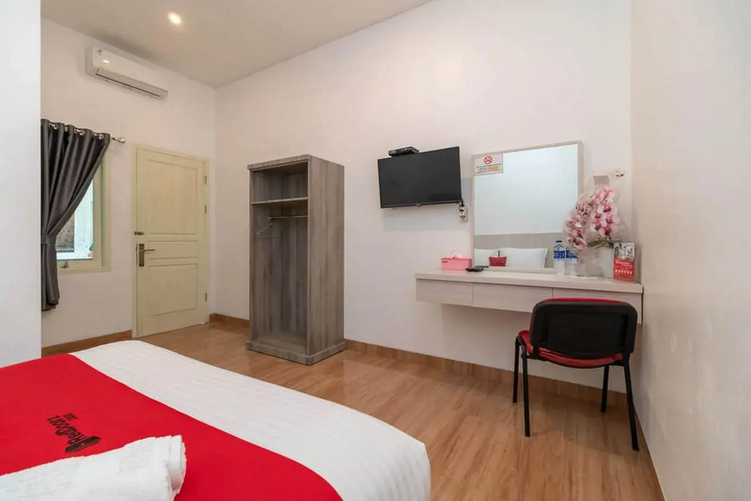 Standard Double Room in RedDoorz near Exit Tol Kotabaru ITERA Lampung Standard Double Room in RedDoorz near Exit Tol Kotabaru ITERA Lampung