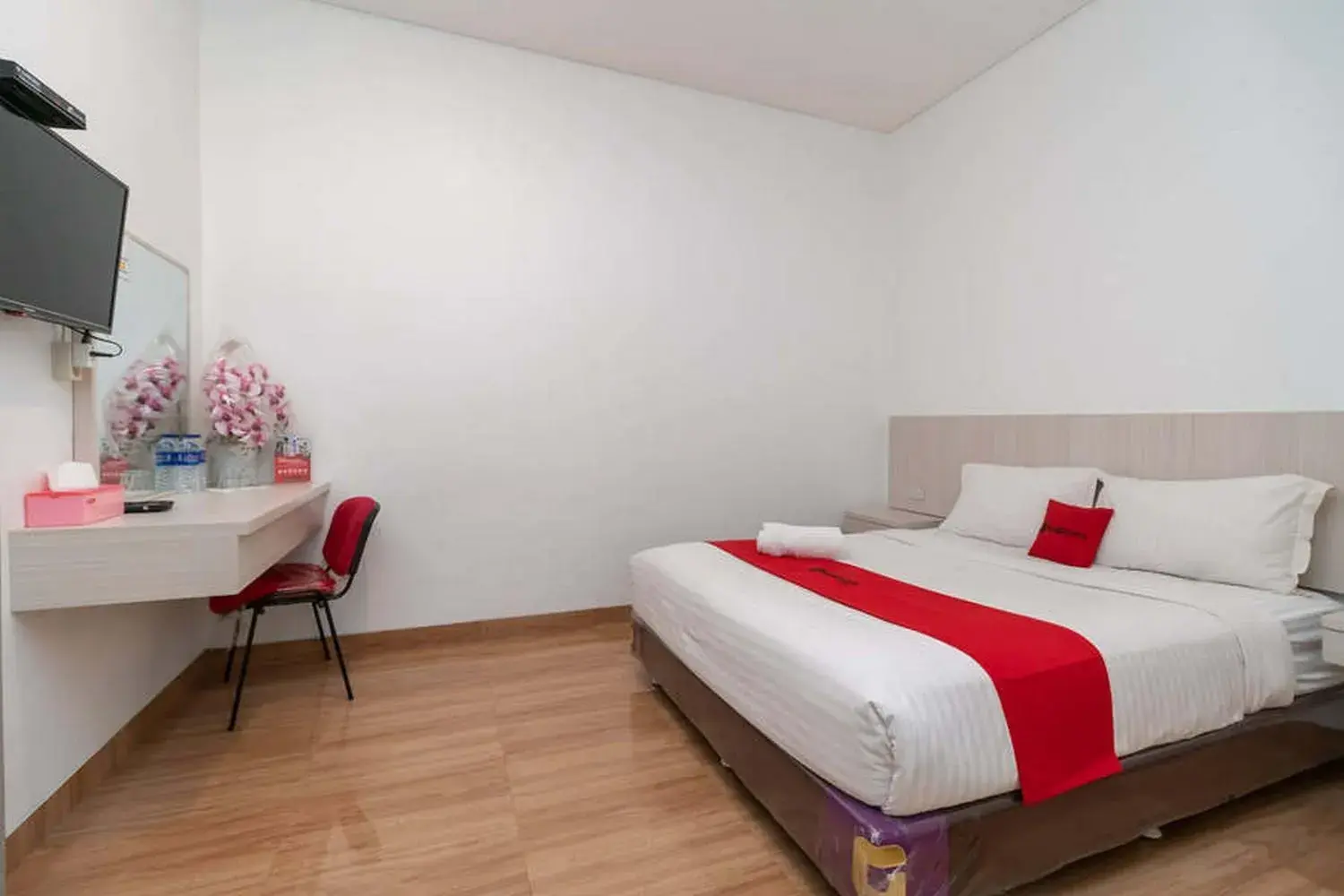 Bedroom, Bed in RedDoorz near Exit Tol Kotabaru ITERA Lampung Bedroom, Bed in RedDoorz near Exit Tol Kotabaru ITERA Lampung