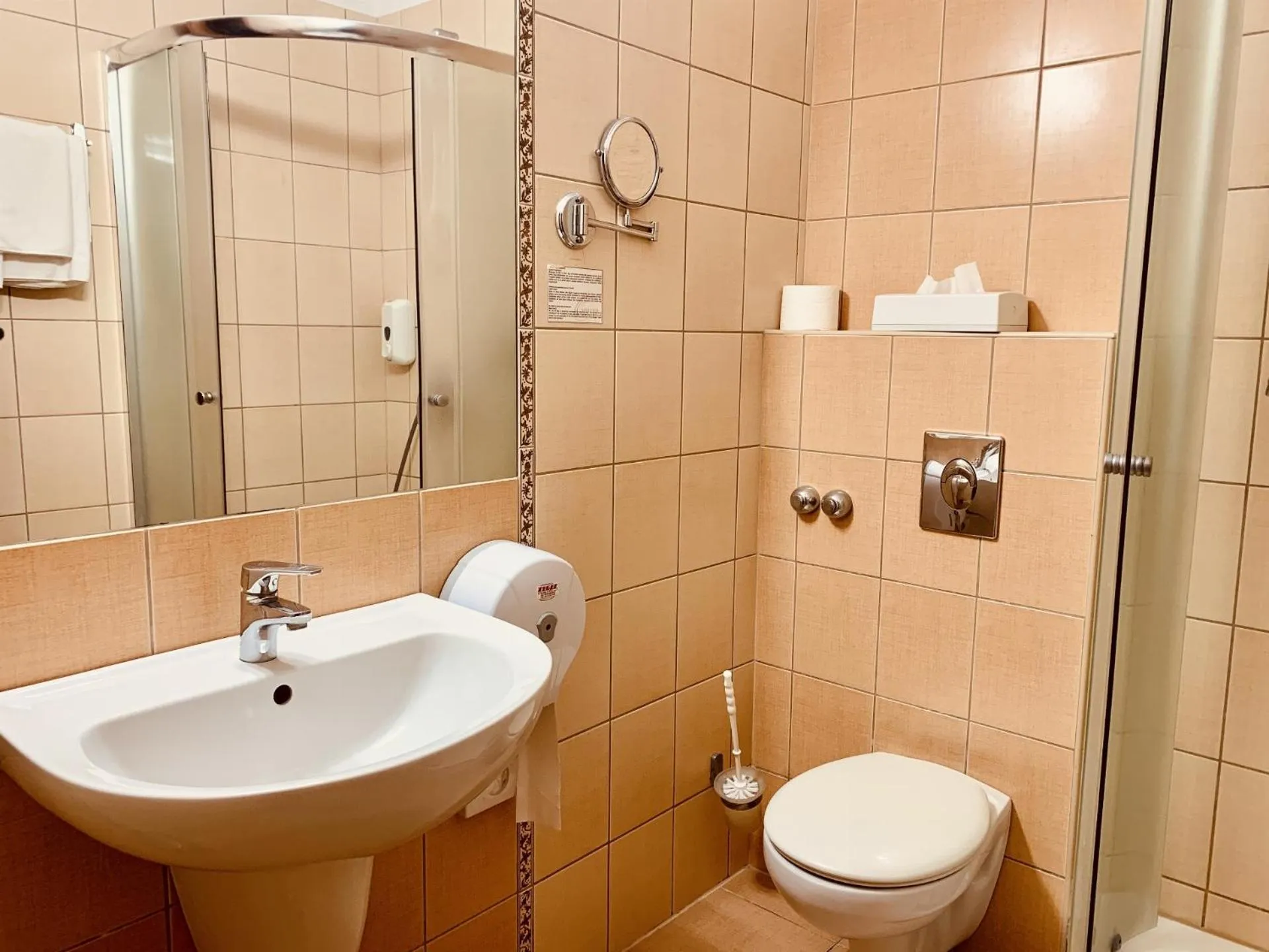 Bathroom in Granada Conference, Wellness and Sport Hotel