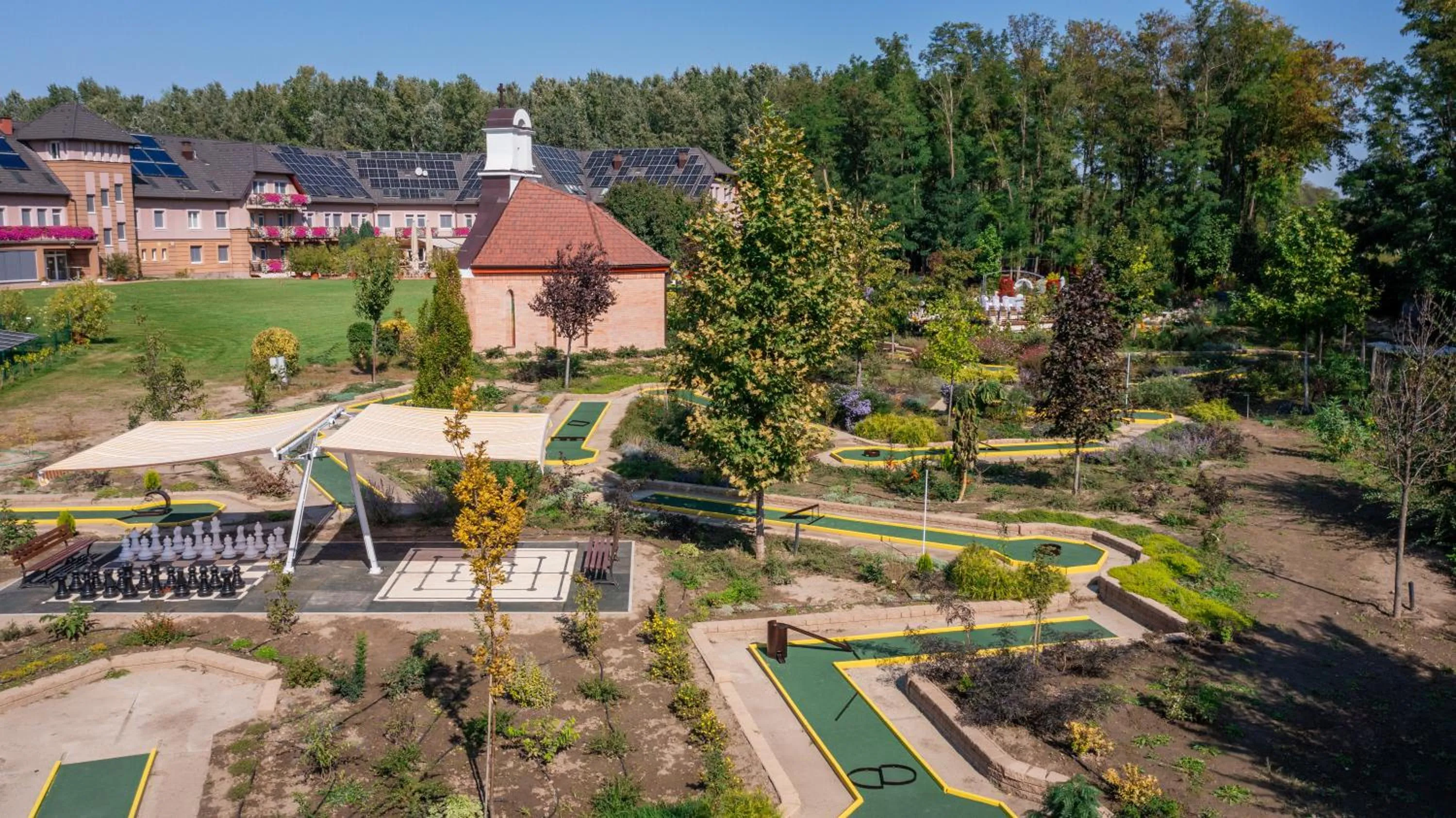 Minigolf in Granada Conference, Wellness and Sport Hotel