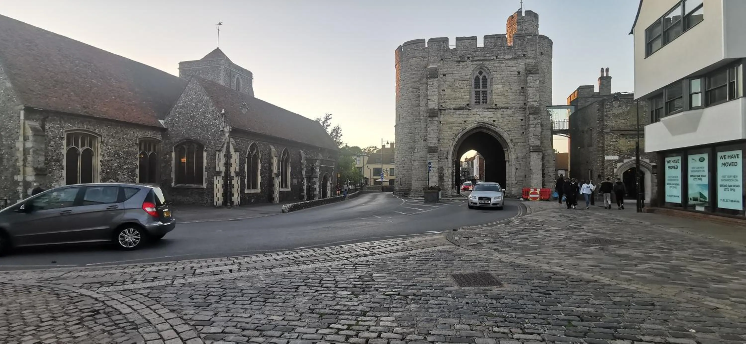 Property building in Modern City Centre House with Free Parking