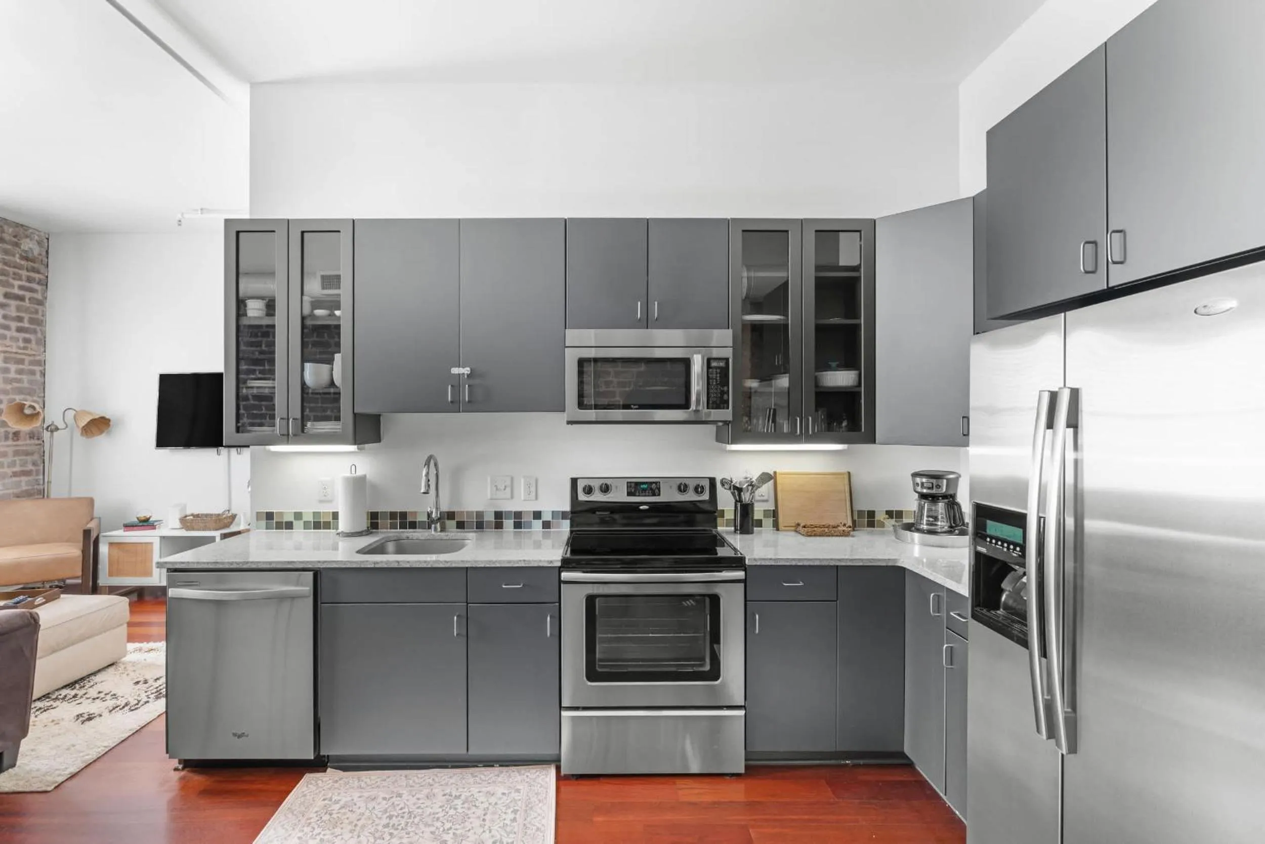 Downtown Loft- Steps away from Plant Riverside!