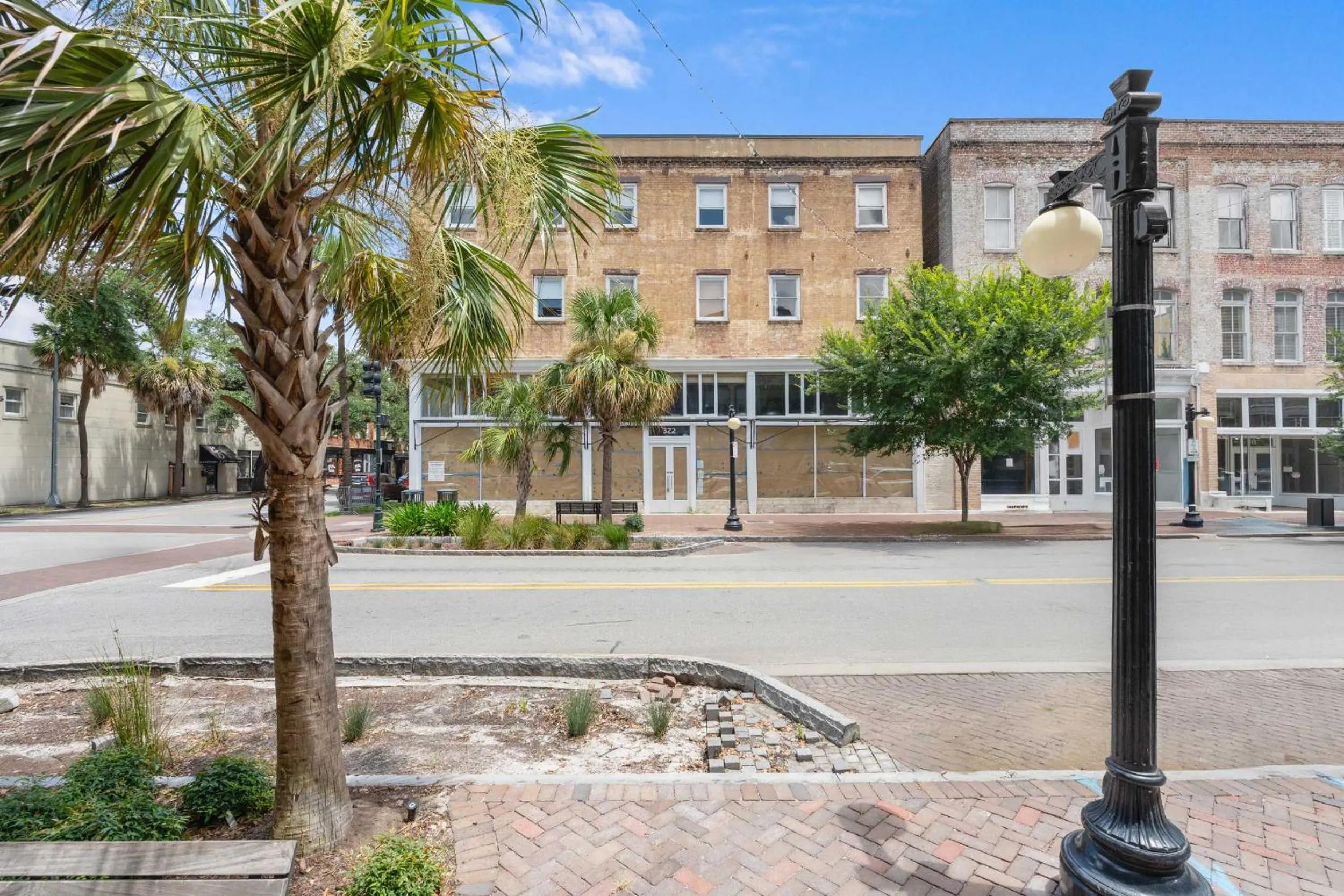 Downtown Loft- Steps away from Plant Riverside!
