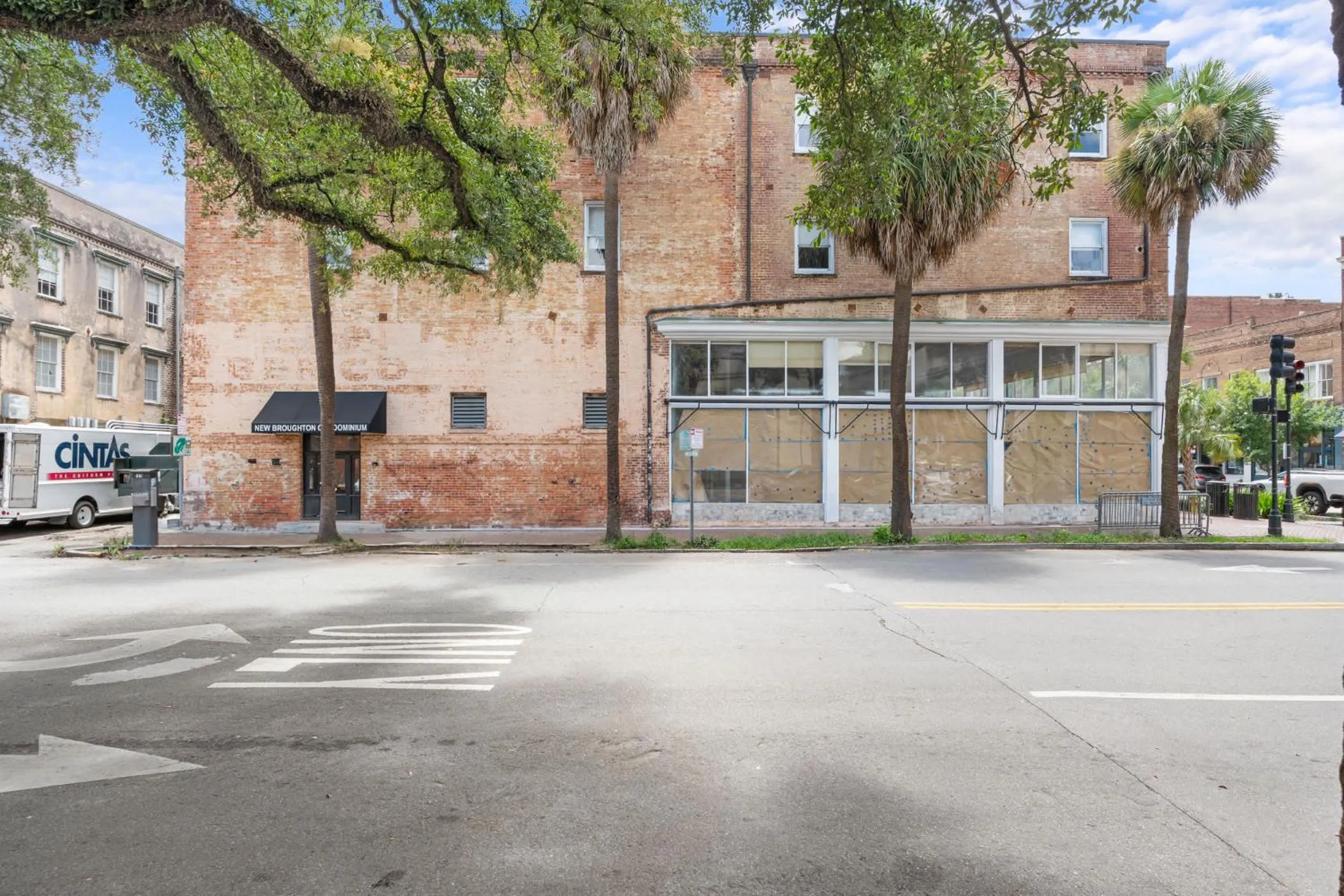 Downtown Loft- Steps away from Plant Riverside!