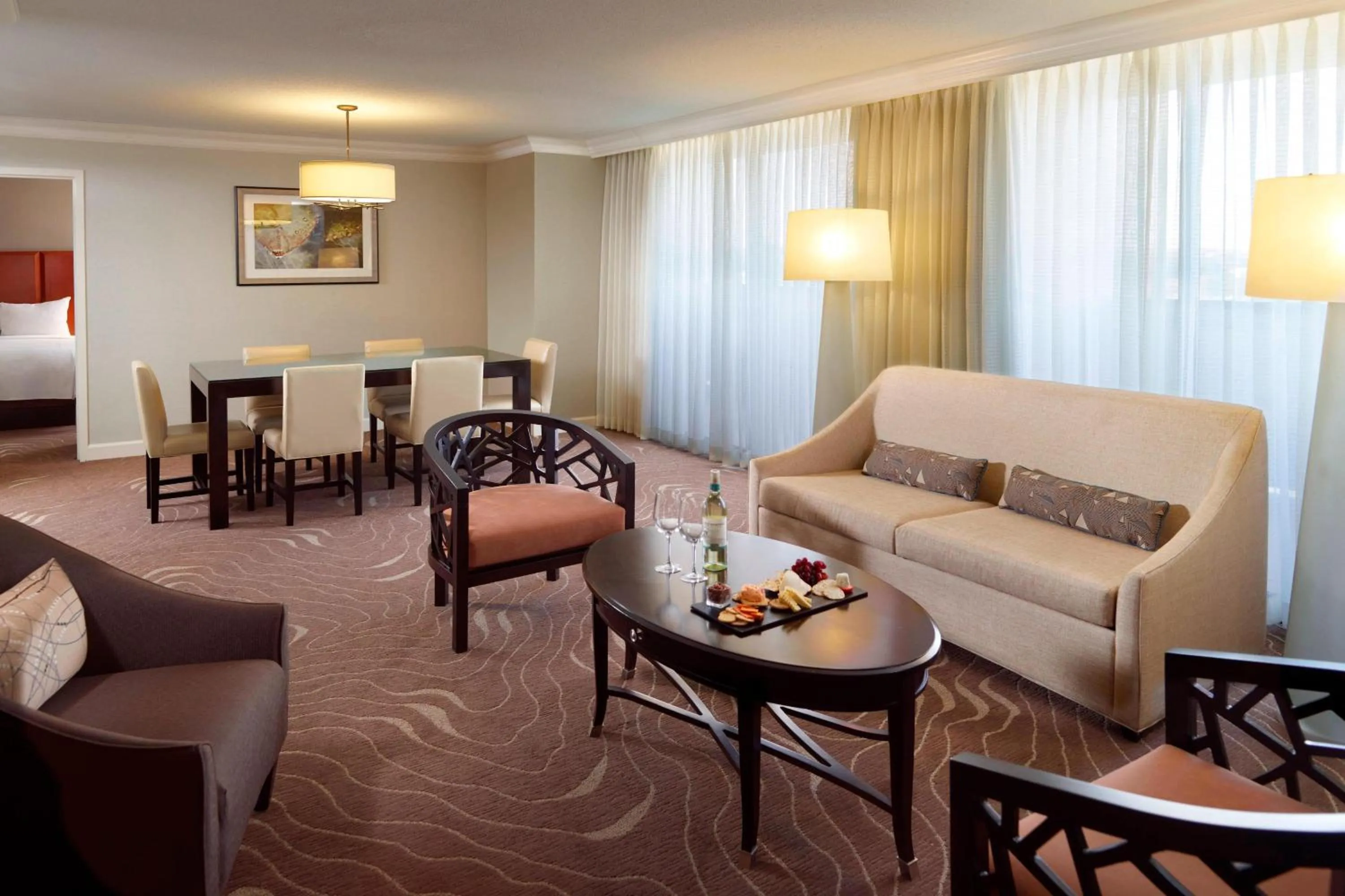 Living room in Atlanta Marriott Northwest at Galleria