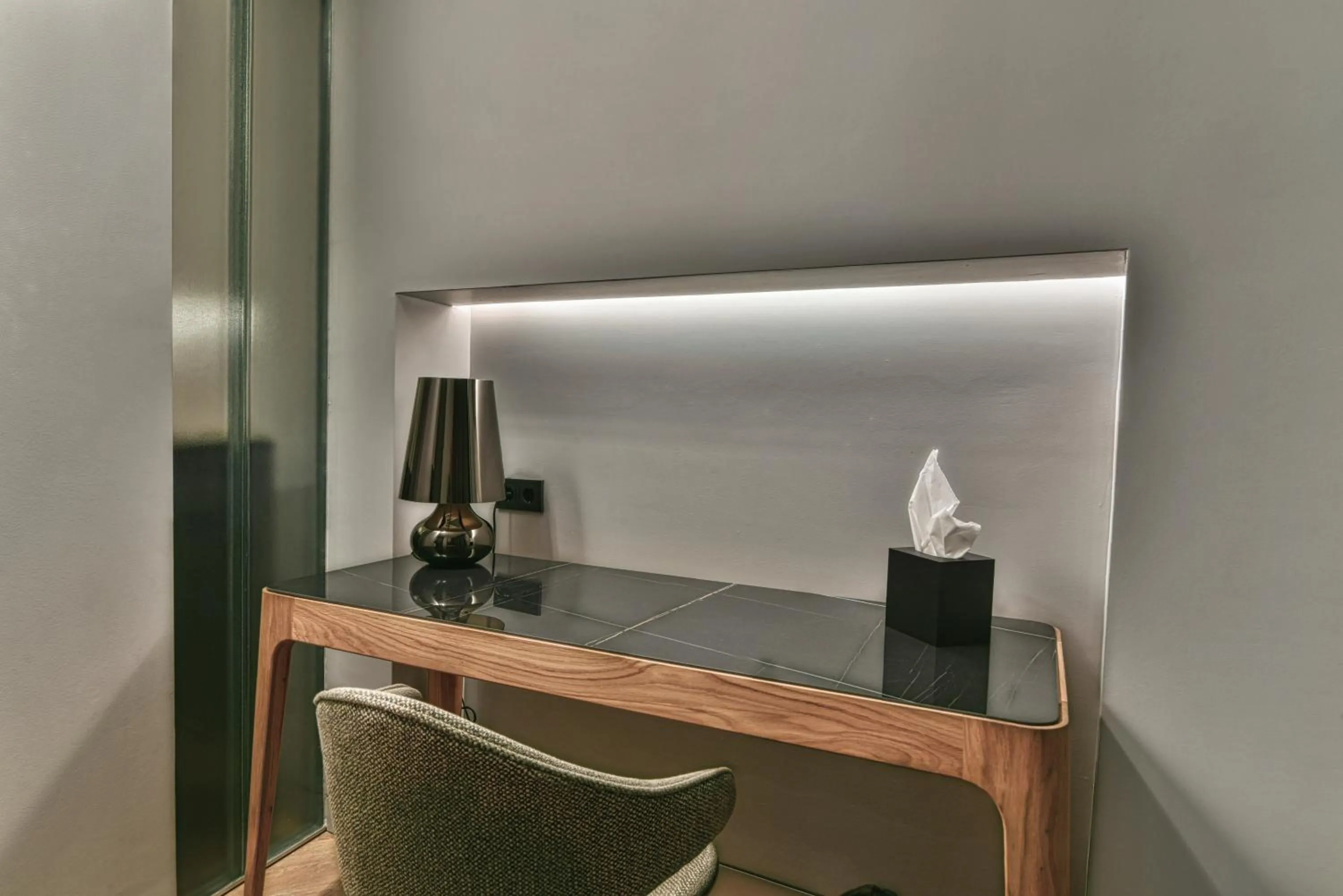 hair dresser in Athens Dom Hotel