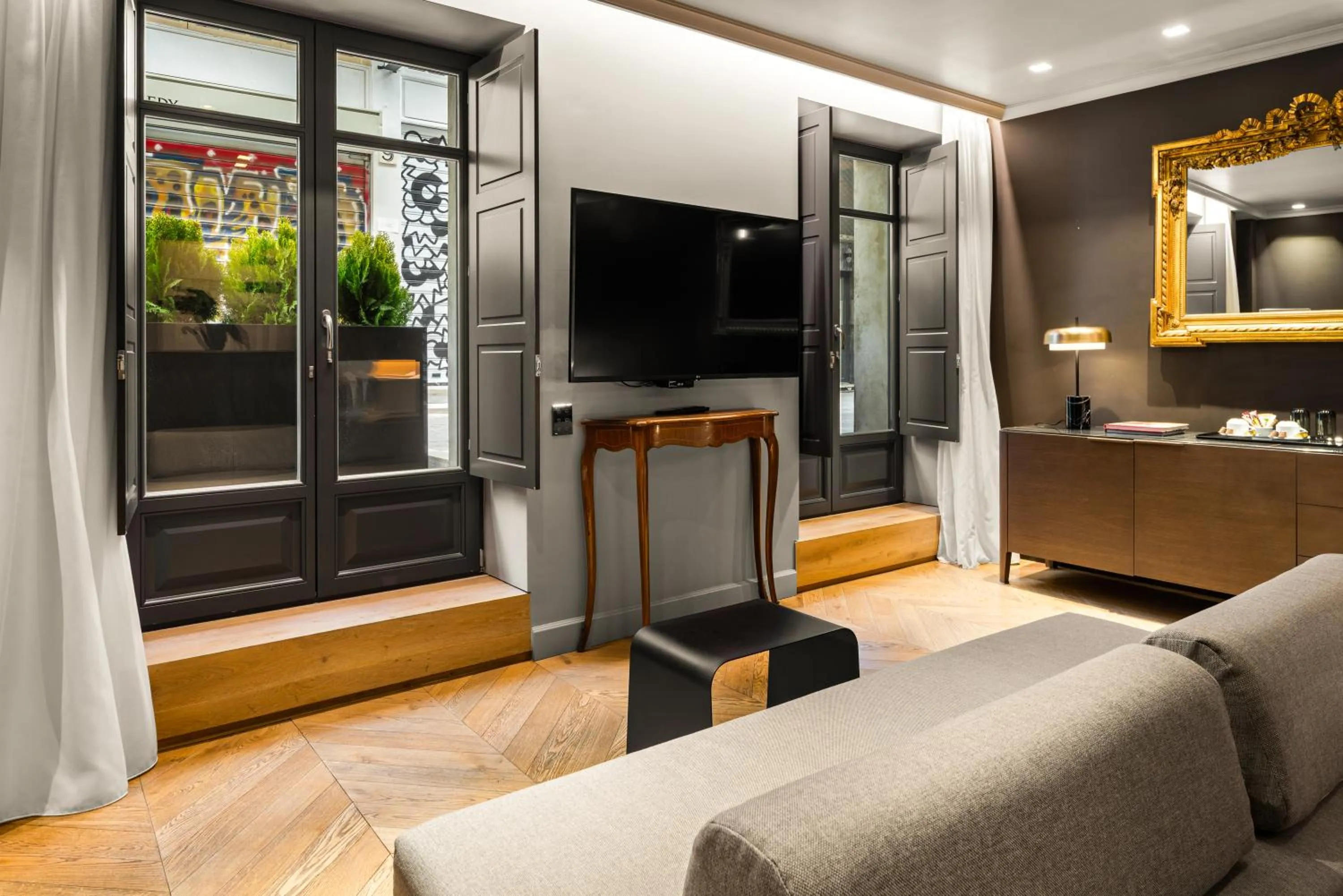 TV and multimedia in Athens Dom Hotel