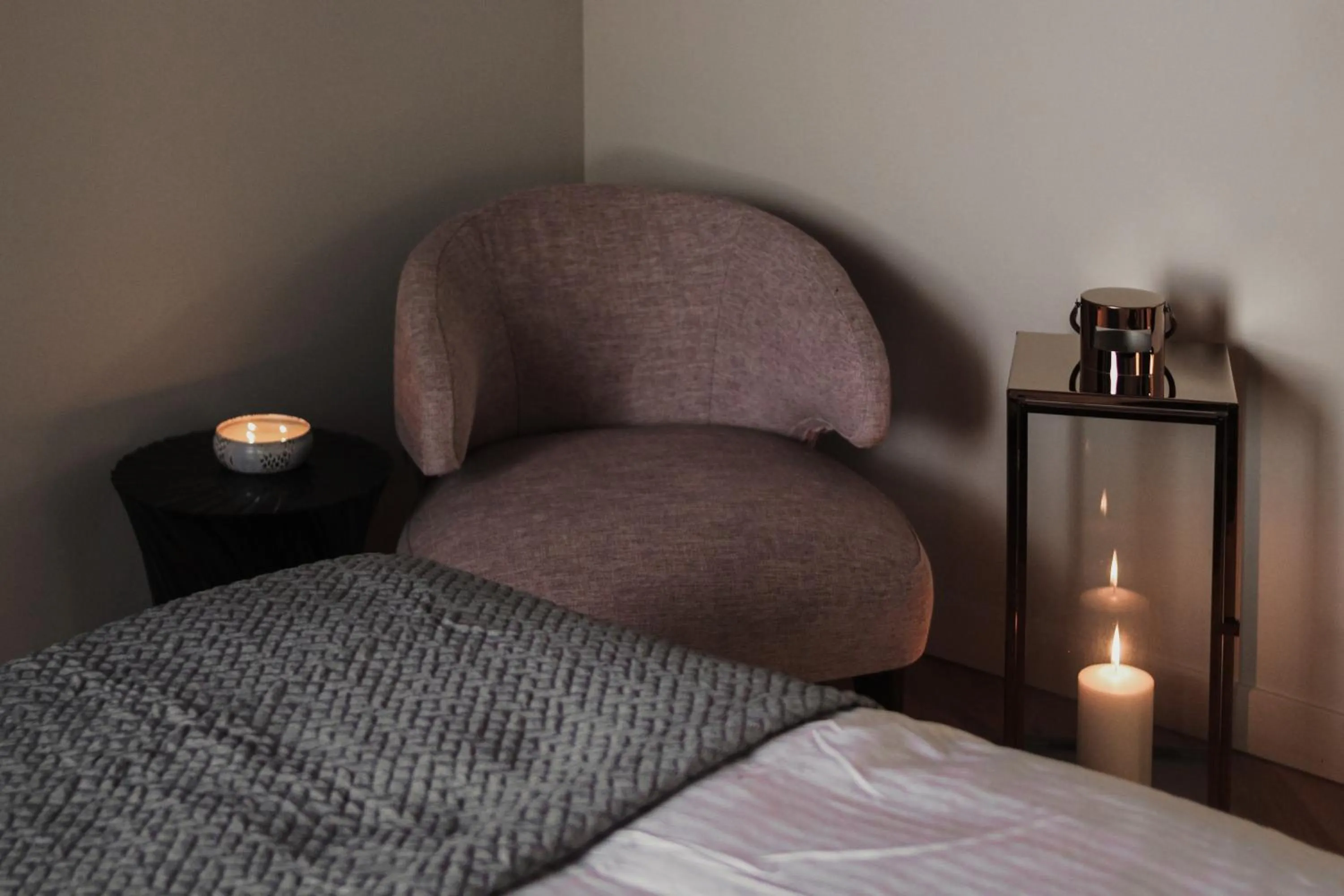 Living room, Bed in Athens Dom Hotel