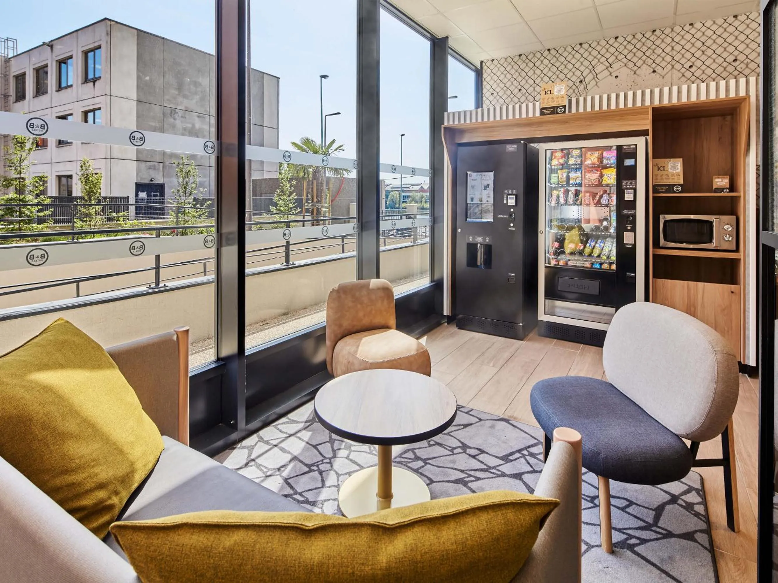 Lobby or reception in B&B HOTEL Argenteuil