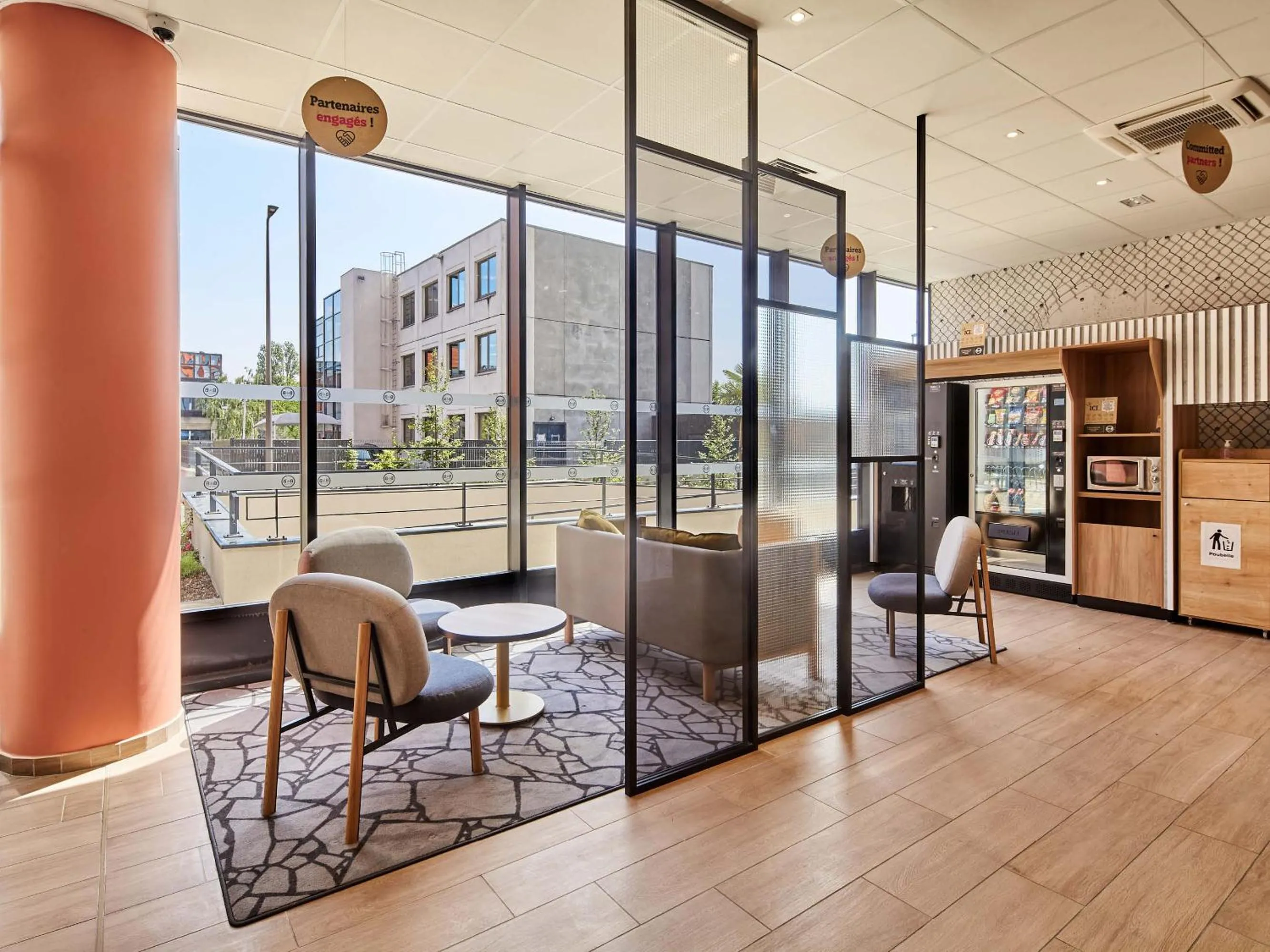 Lobby or reception in B&B HOTEL Argenteuil