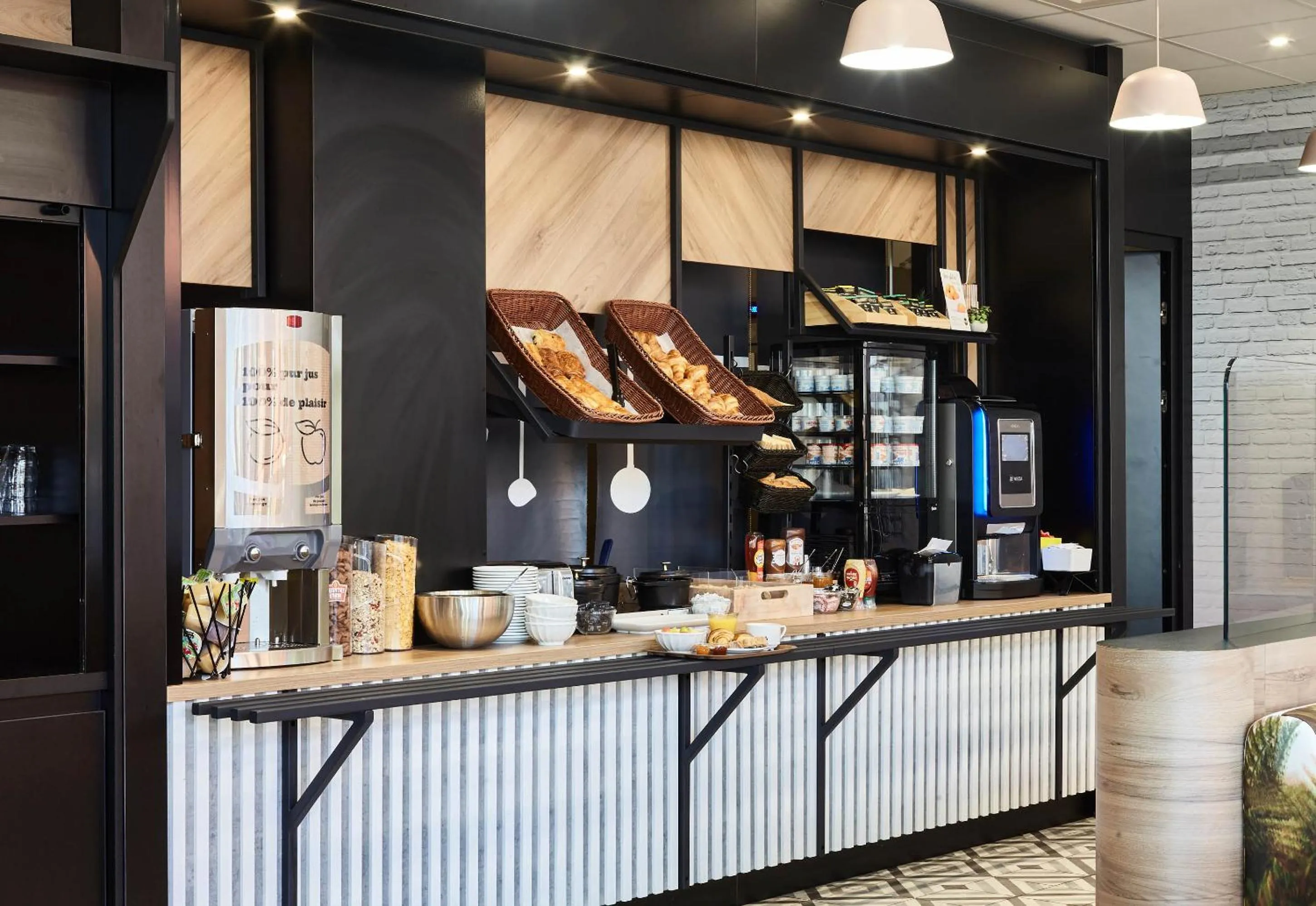 Buffet breakfast in B&B HOTEL Argenteuil