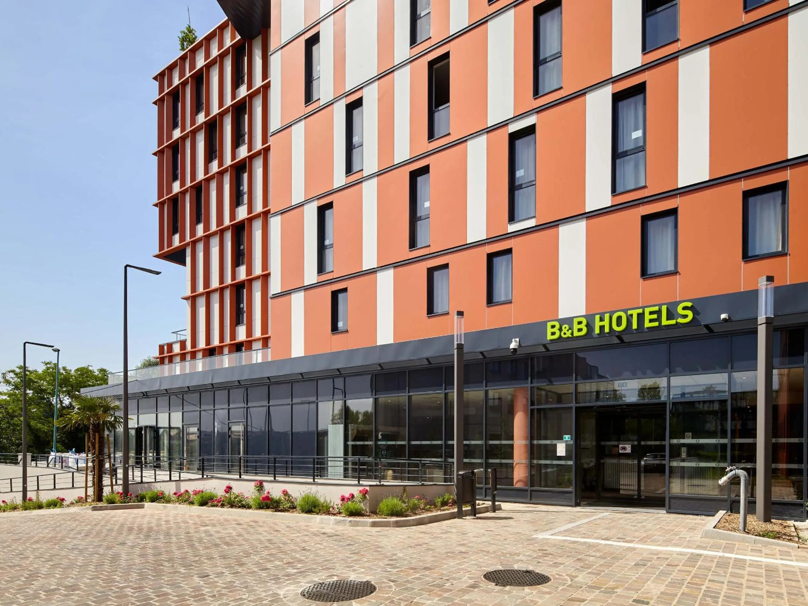 Property building in B&B HOTEL Argenteuil