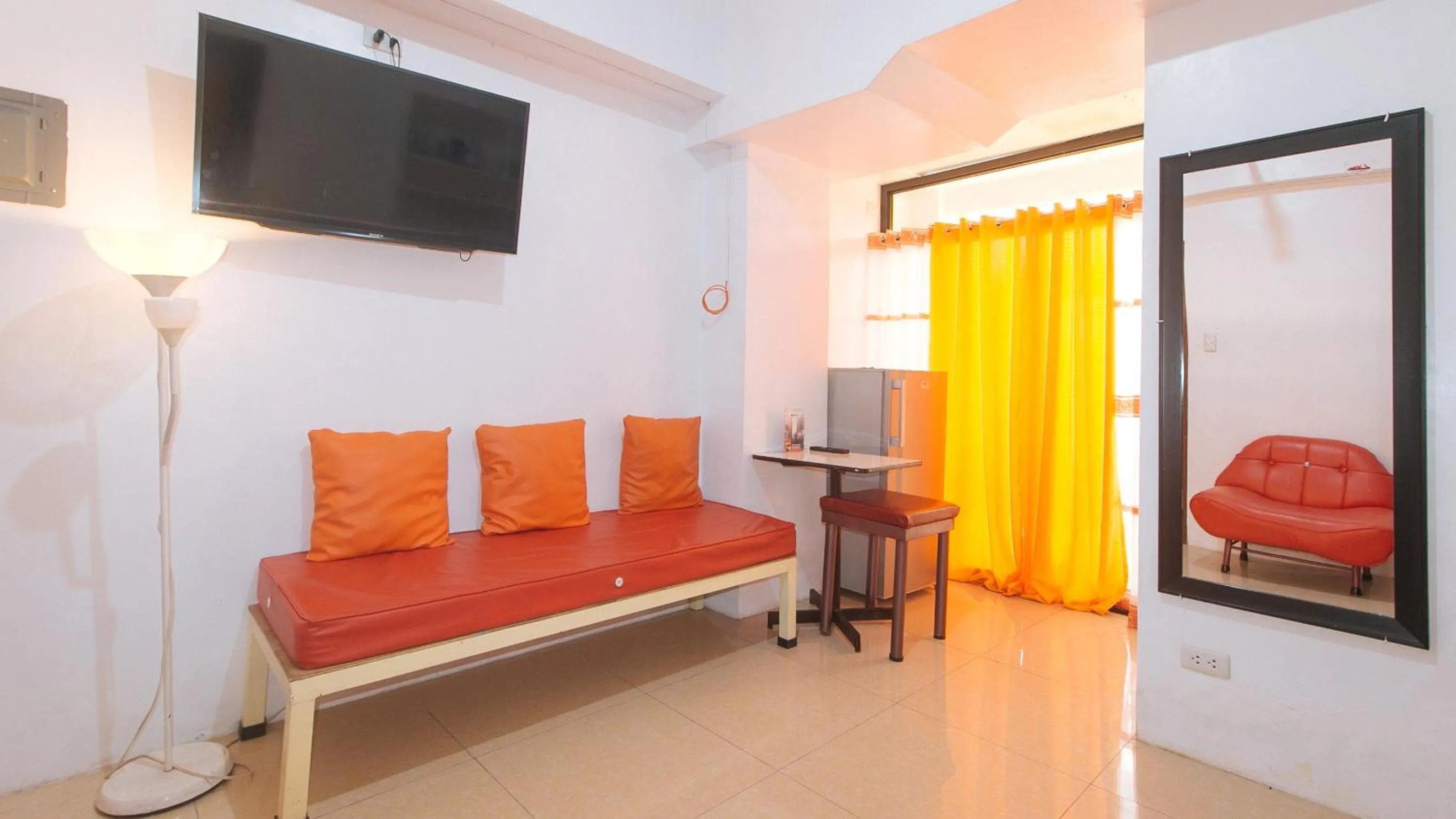 TV and multimedia, Bed in RedDoorz near LRT 2 Antipolo Station