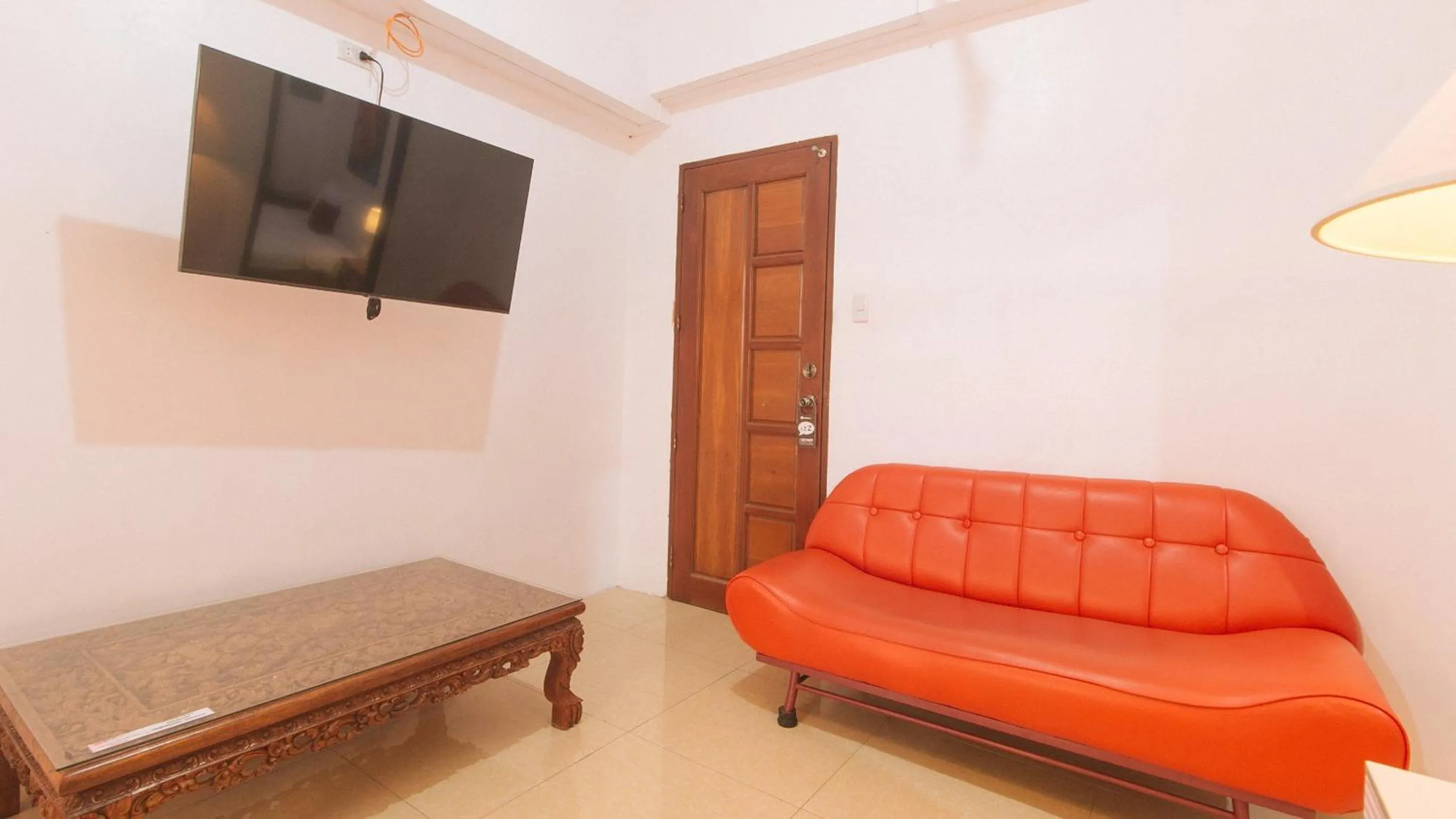 Seating area in RedDoorz near LRT 2 Antipolo Station