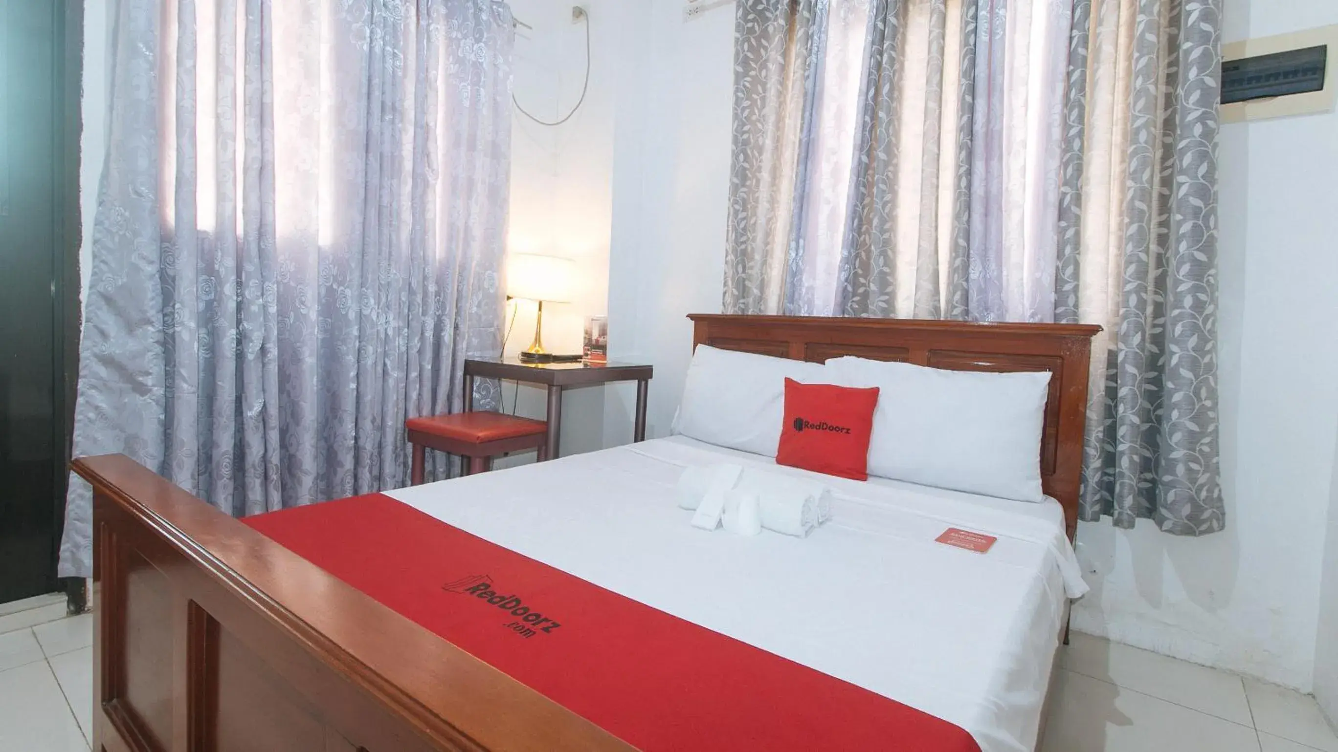 Bedroom, Bed in RedDoorz near LRT 2 Antipolo Station Bedroom, Bed in RedDoorz near LRT 2 Antipolo Station