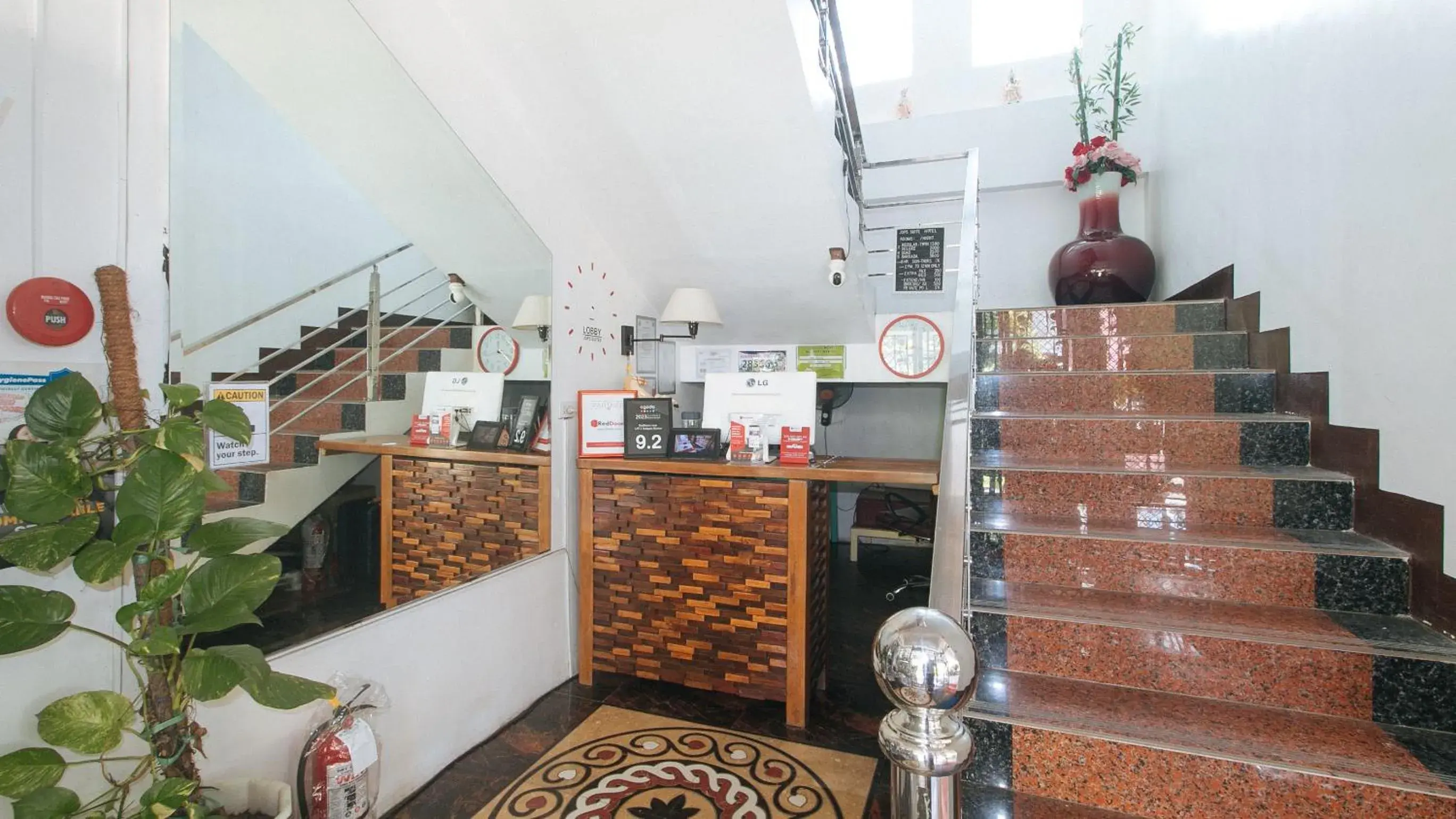 Lobby or reception in RedDoorz near LRT 2 Antipolo Station Lobby or reception in RedDoorz near LRT 2 Antipolo Station