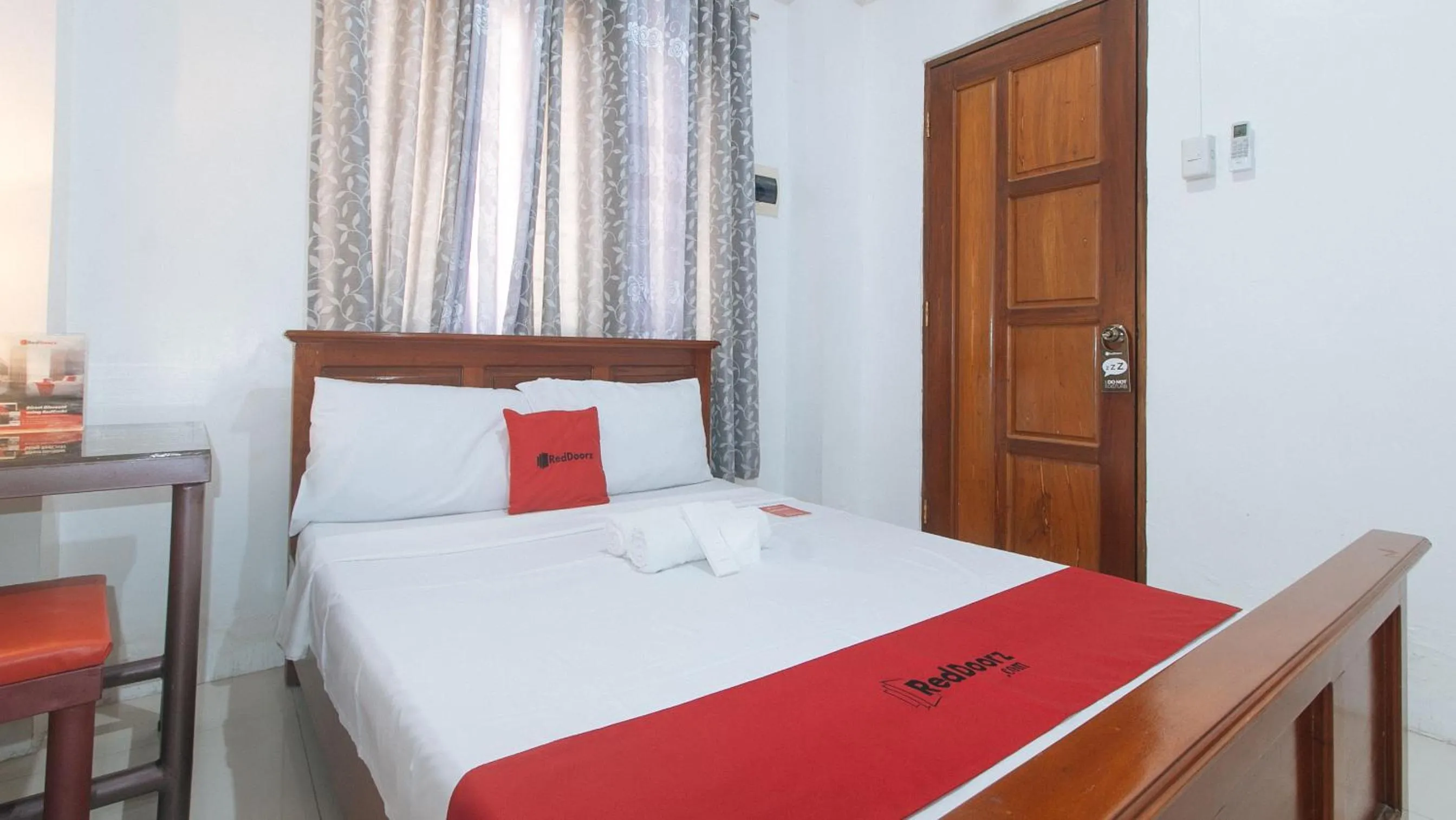 Photo of the whole room, Bed in RedDoorz near LRT 2 Antipolo Station