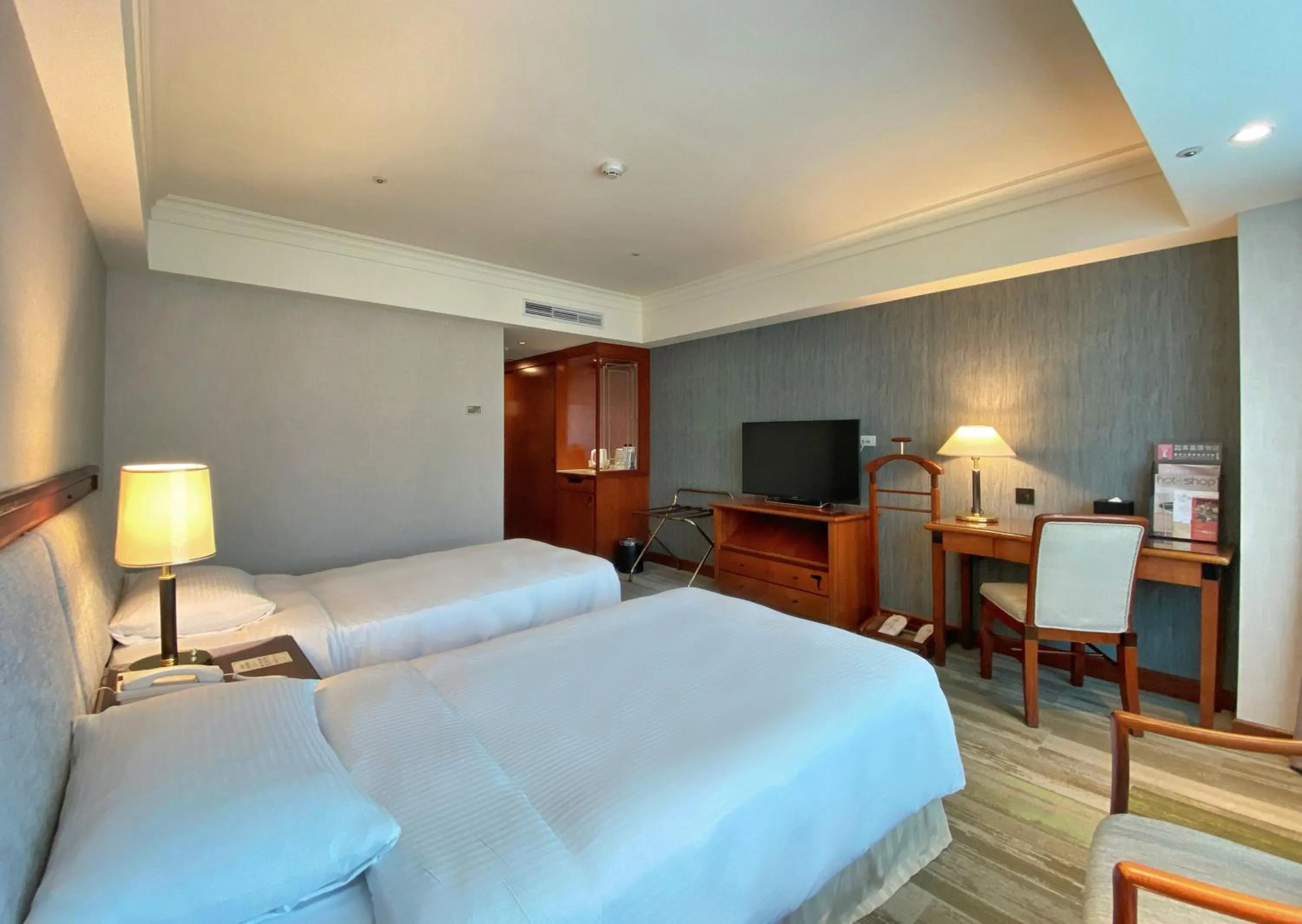 Photo of the whole room, Bed in Evergreen Laurel Hotel - Taichung