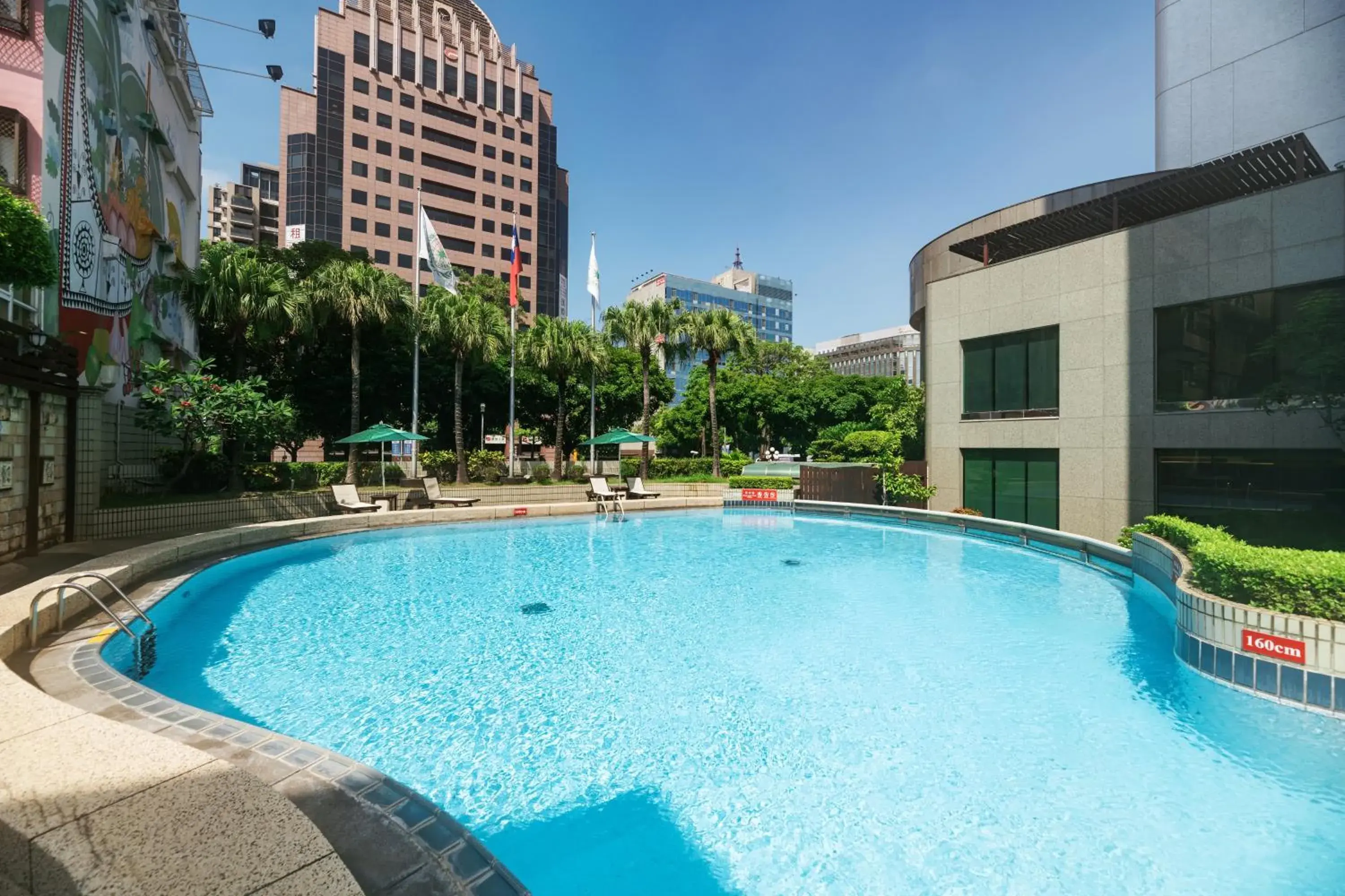 Swimming pool in Evergreen Laurel Hotel - Taichung Swimming pool in Evergreen Laurel Hotel - Taichung