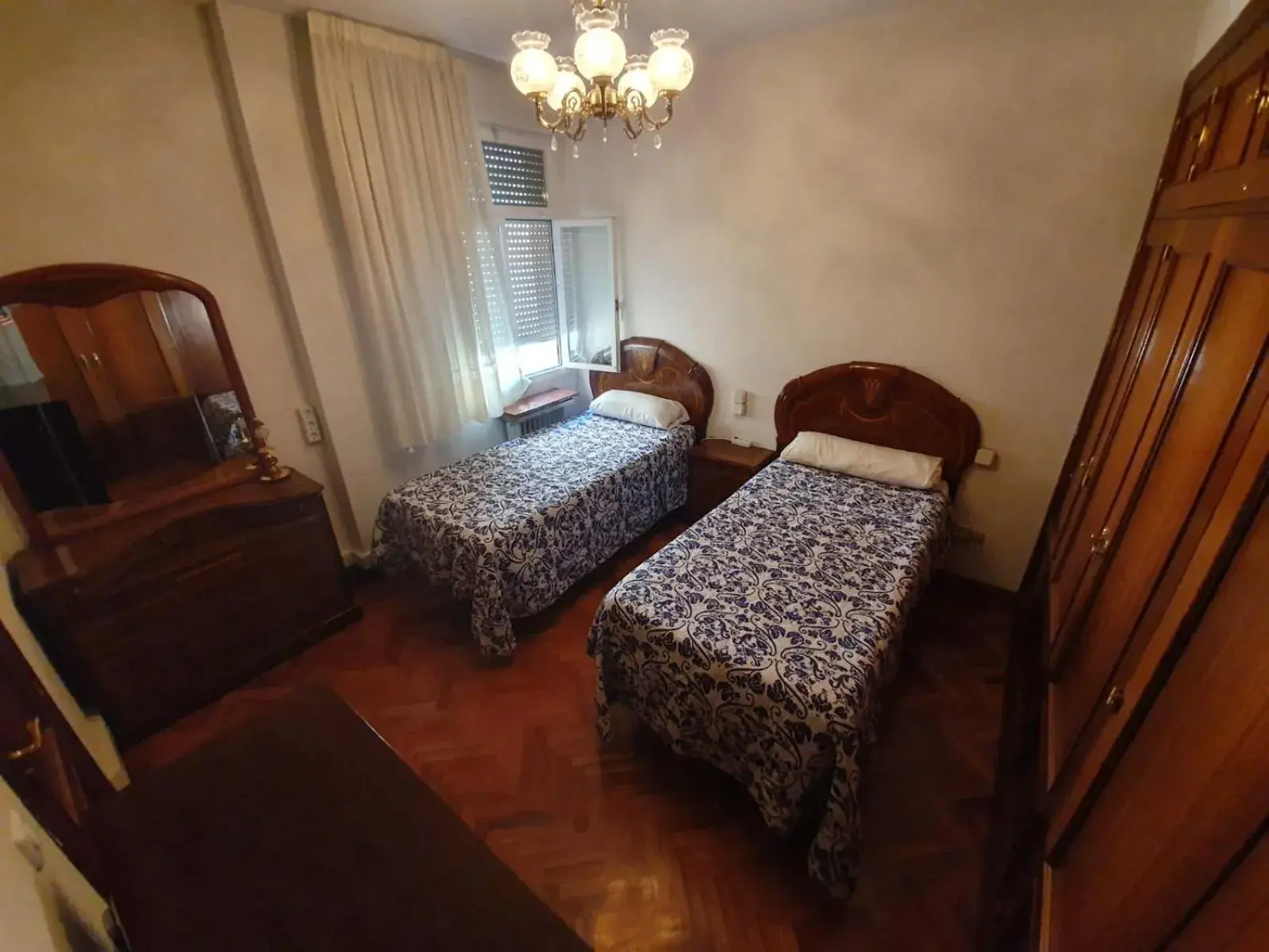 GRAN VIA -Chueca ROOMS PARKING TPH GRAN VIA -Chueca ROOMS PARKING TPH