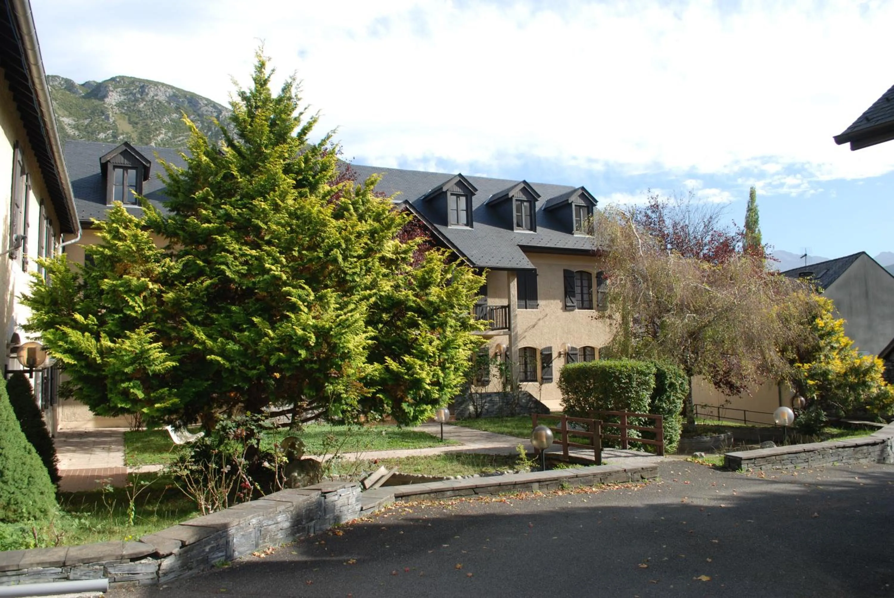 Facade/entrance, Property Building in Les Gentianes