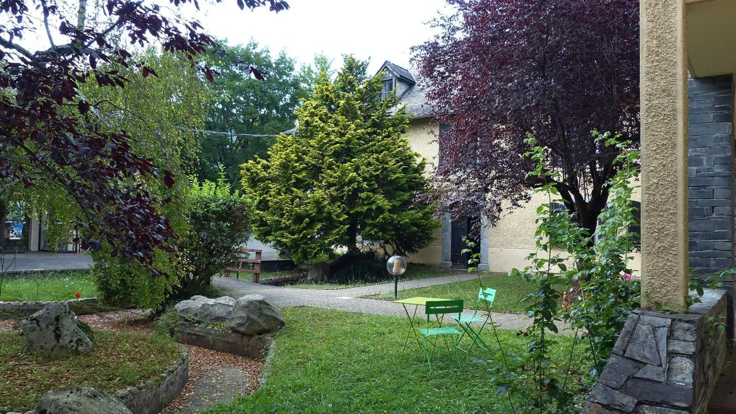 Facade/entrance, Garden in Les Gentianes