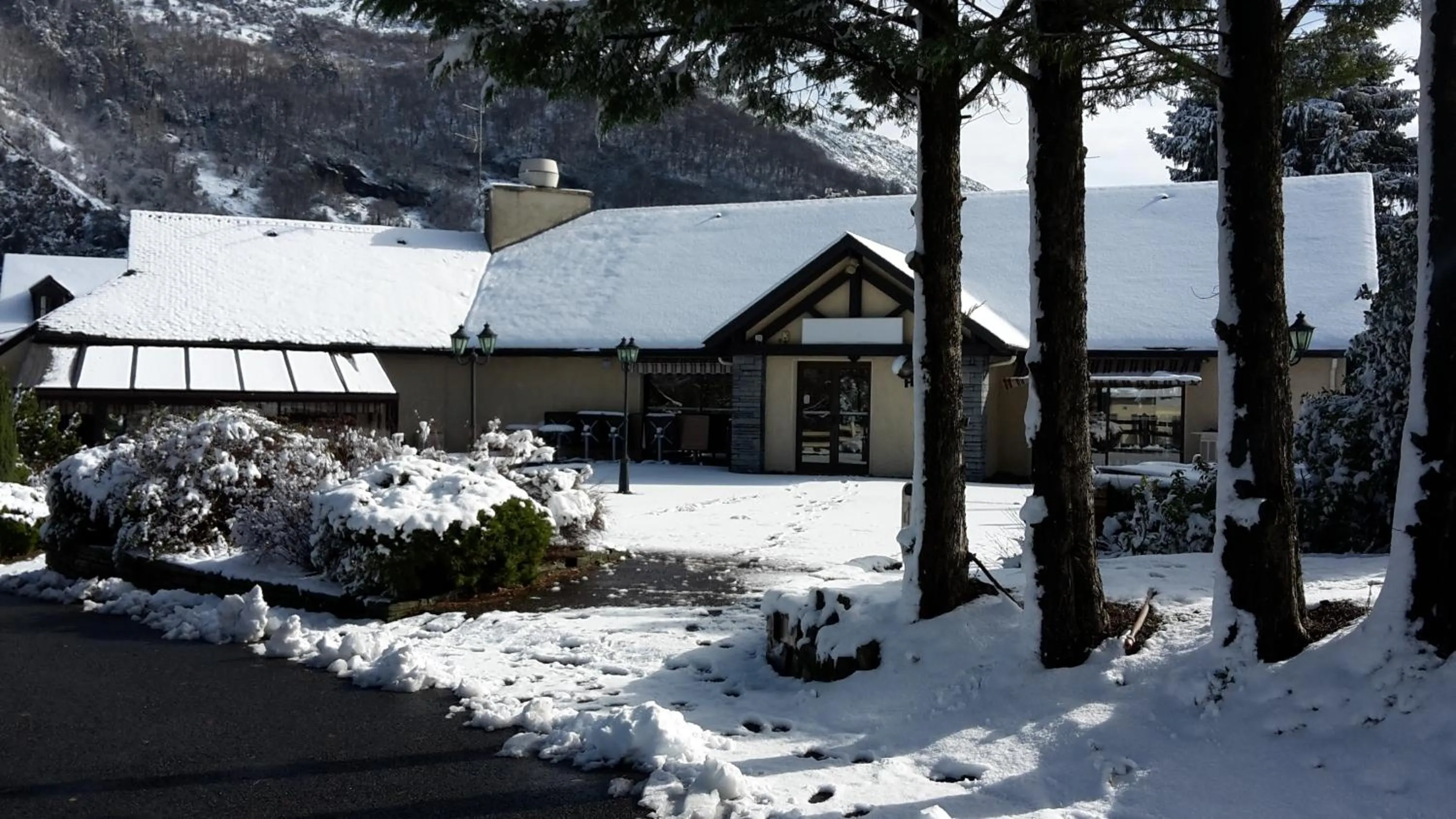 Property building, Winter in Les Gentianes