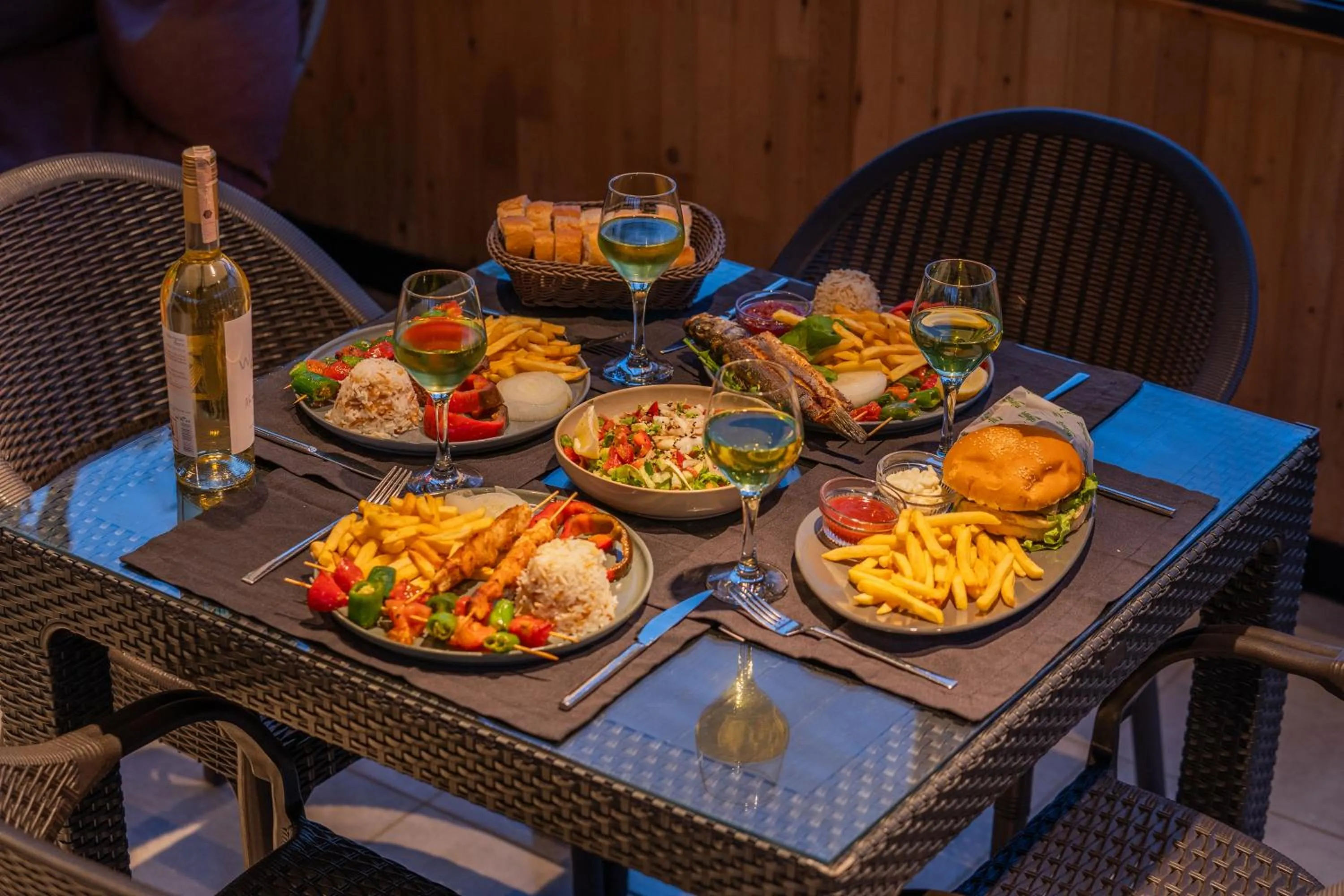 Restaurant/places to eat in Karaöz Sapphire Bungalows