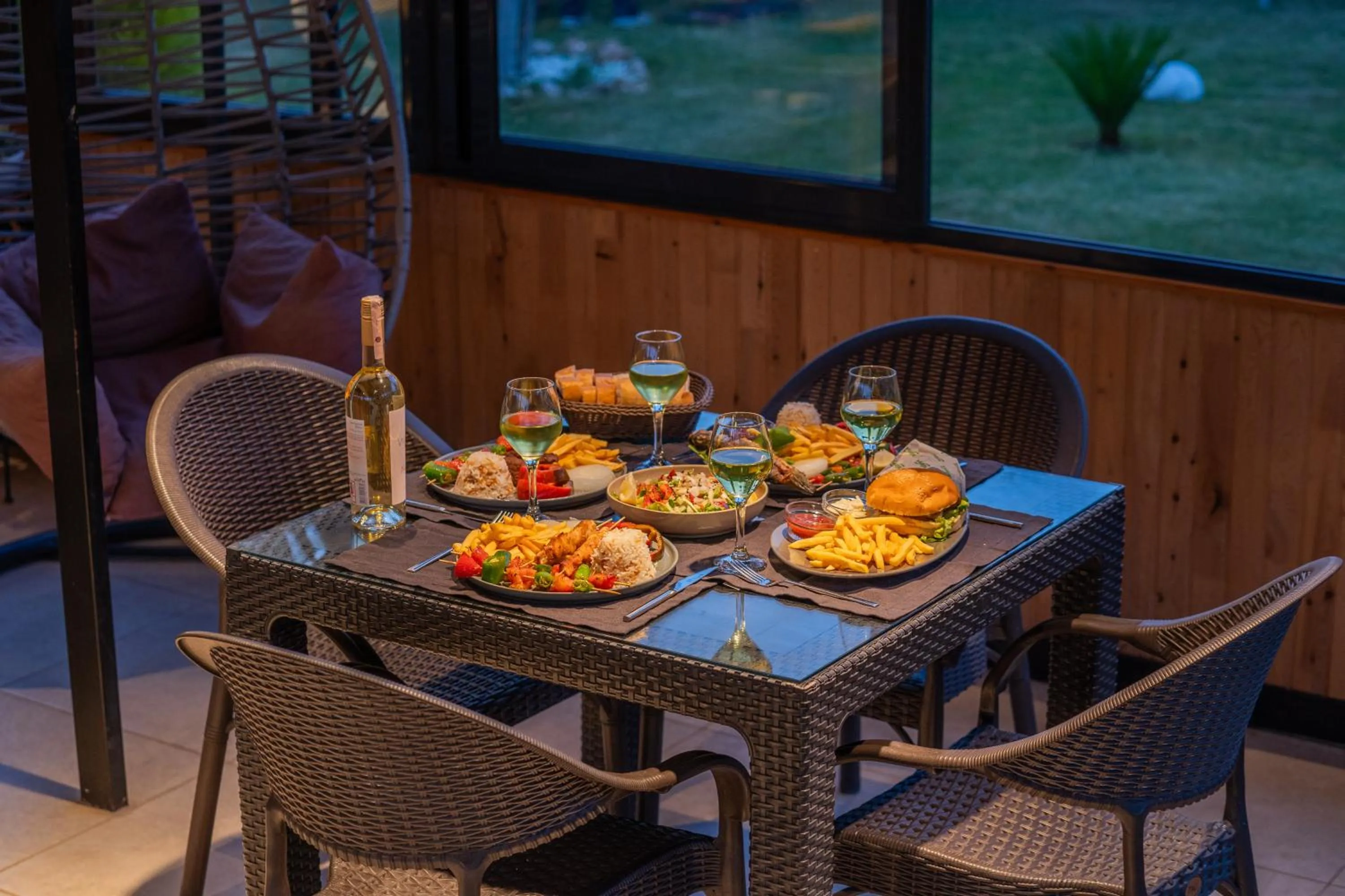 Restaurant/places to eat in Karaöz Sapphire Bungalows