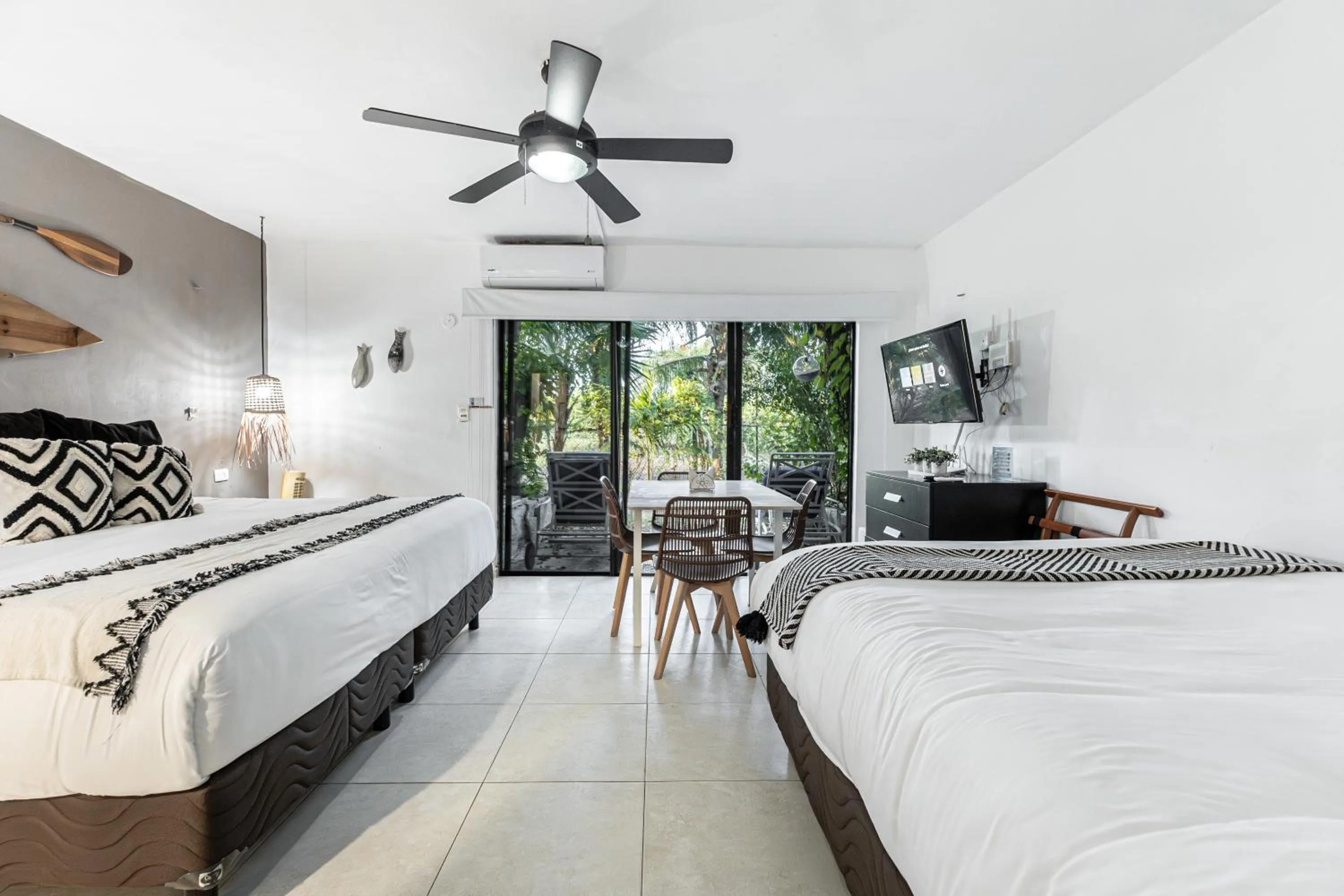 Photo of the whole room, Bed in Sole & Mare by Andiani Travel