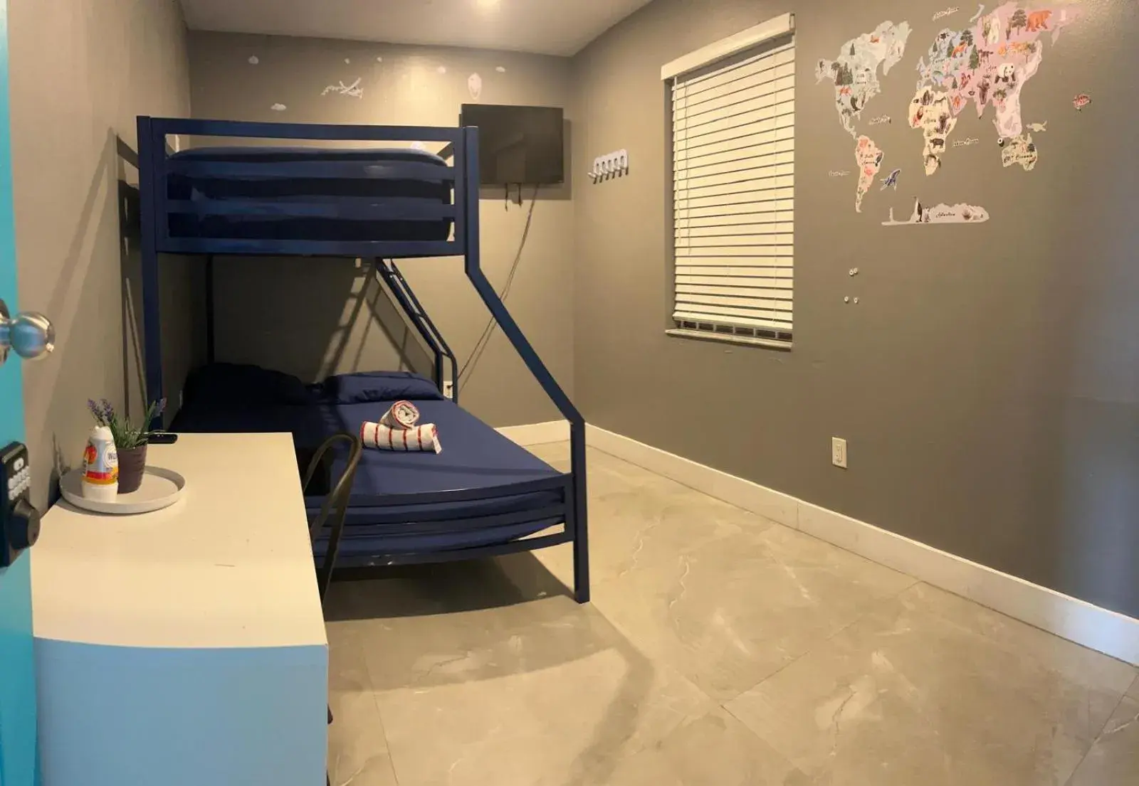 Double Room with Private Bathroom in Art Graffiti Double Room with Private Bathroom in Art Graffiti