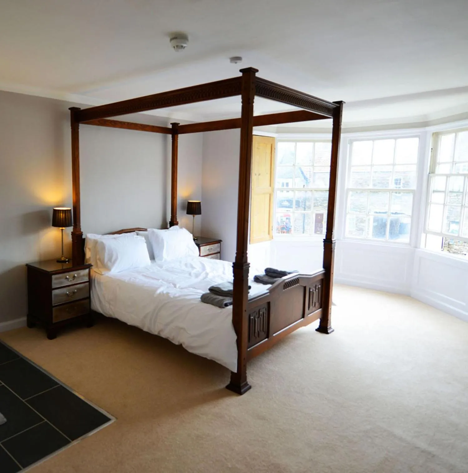 Photo of the whole room, Bed in Rounceval House