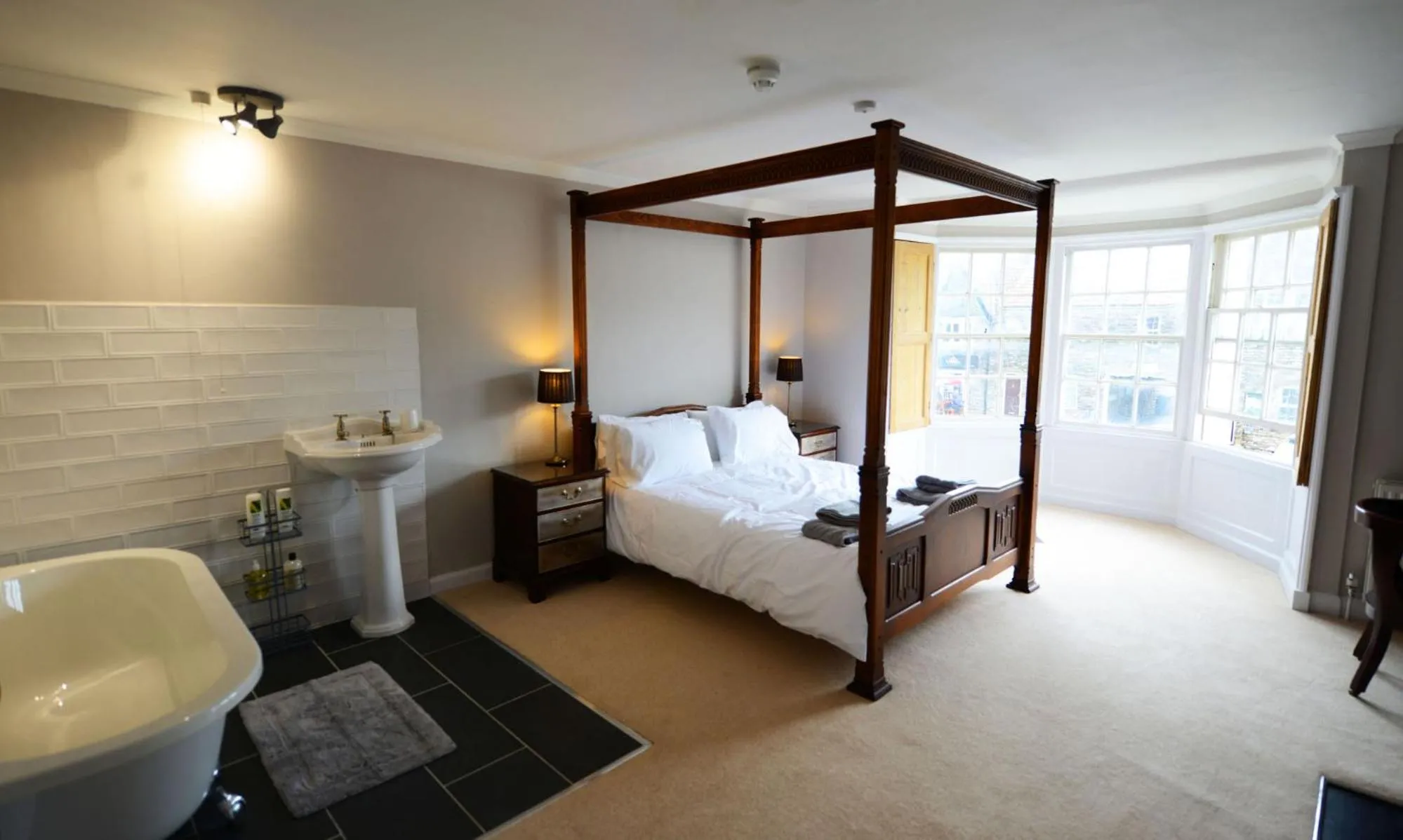 Photo of the whole room, Bed in Rounceval House